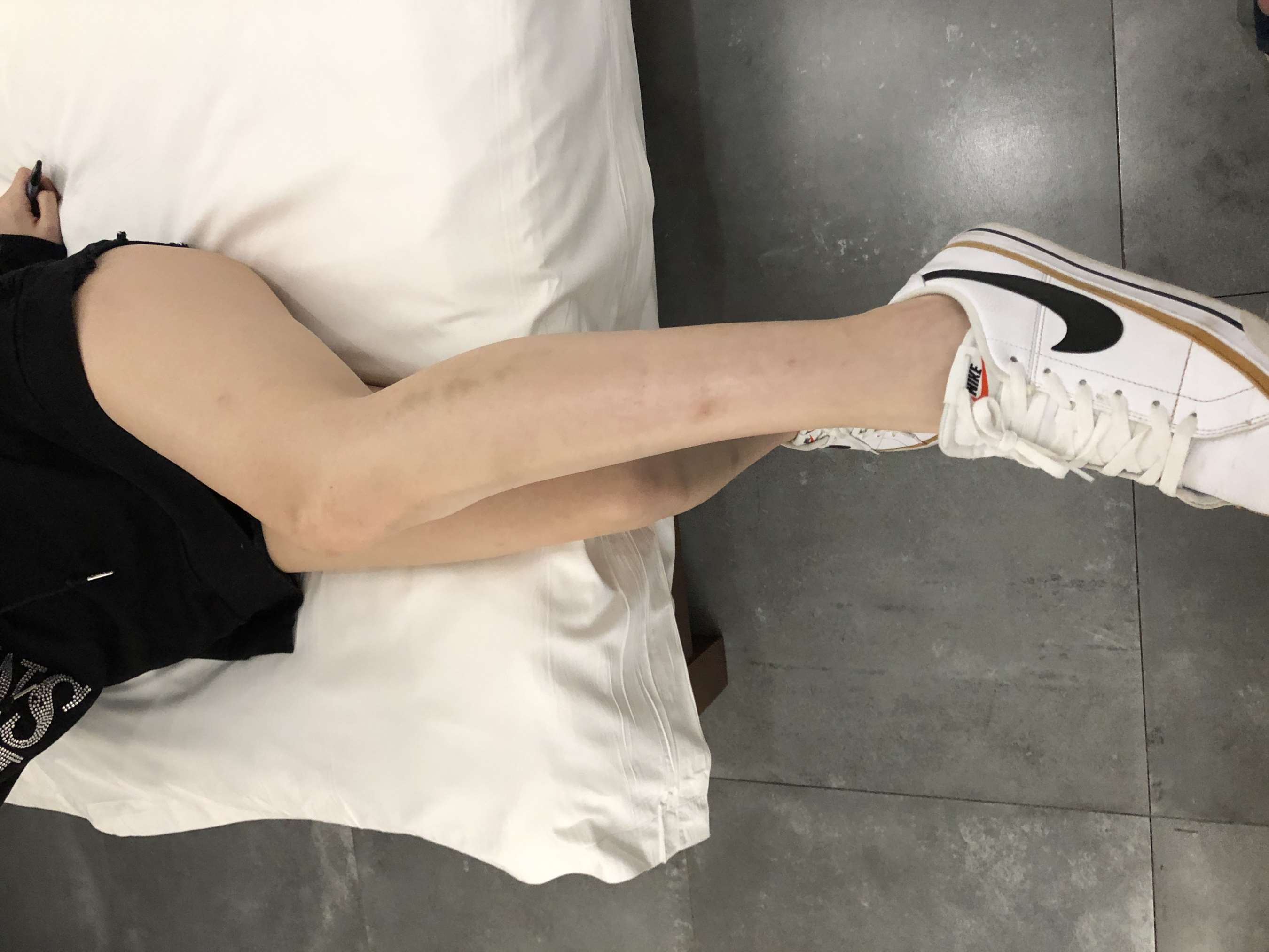 《少女的大脚丫》作品图