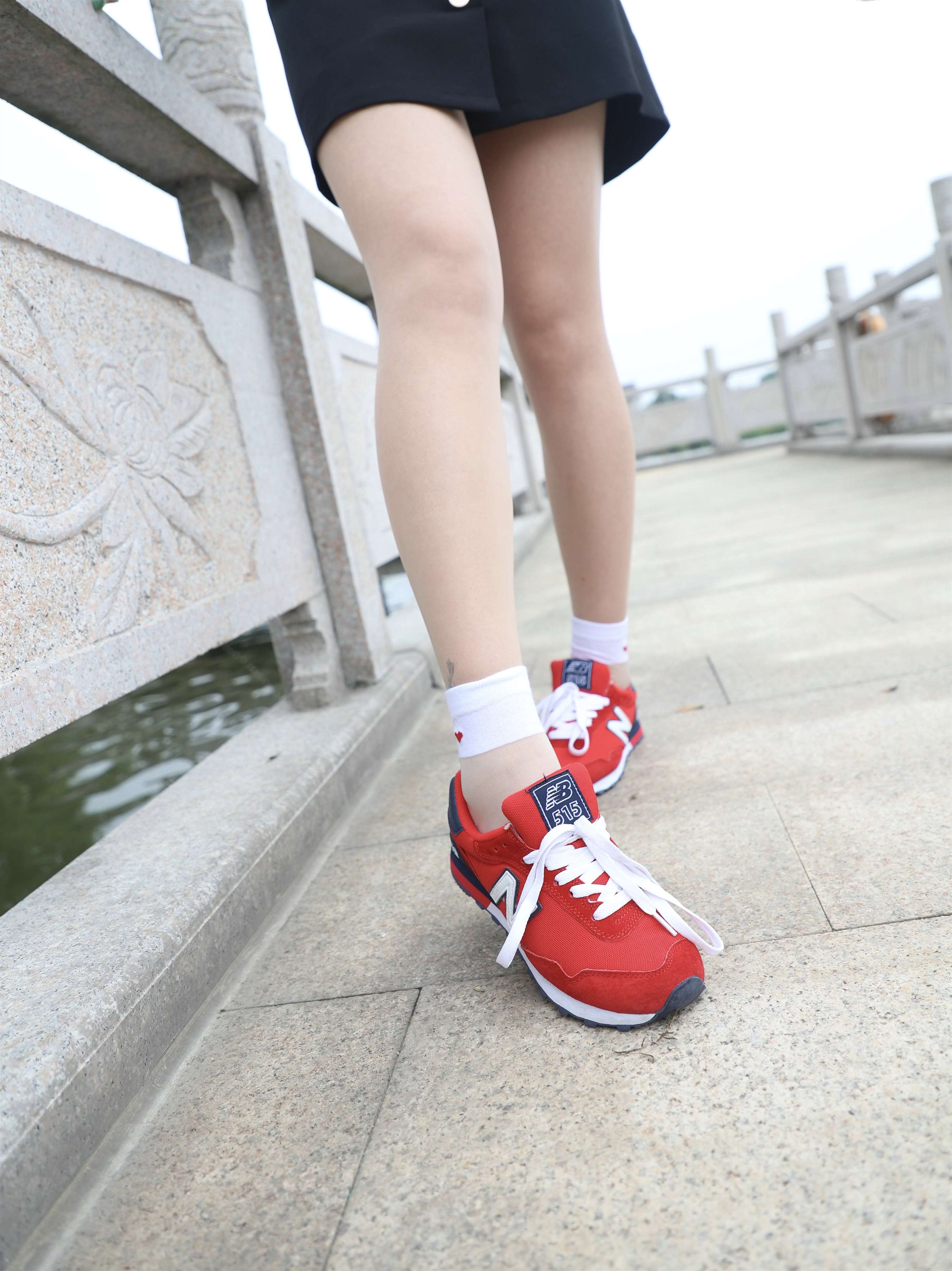 《新百伦の冰丝脚丫【套图+视频】》作品图