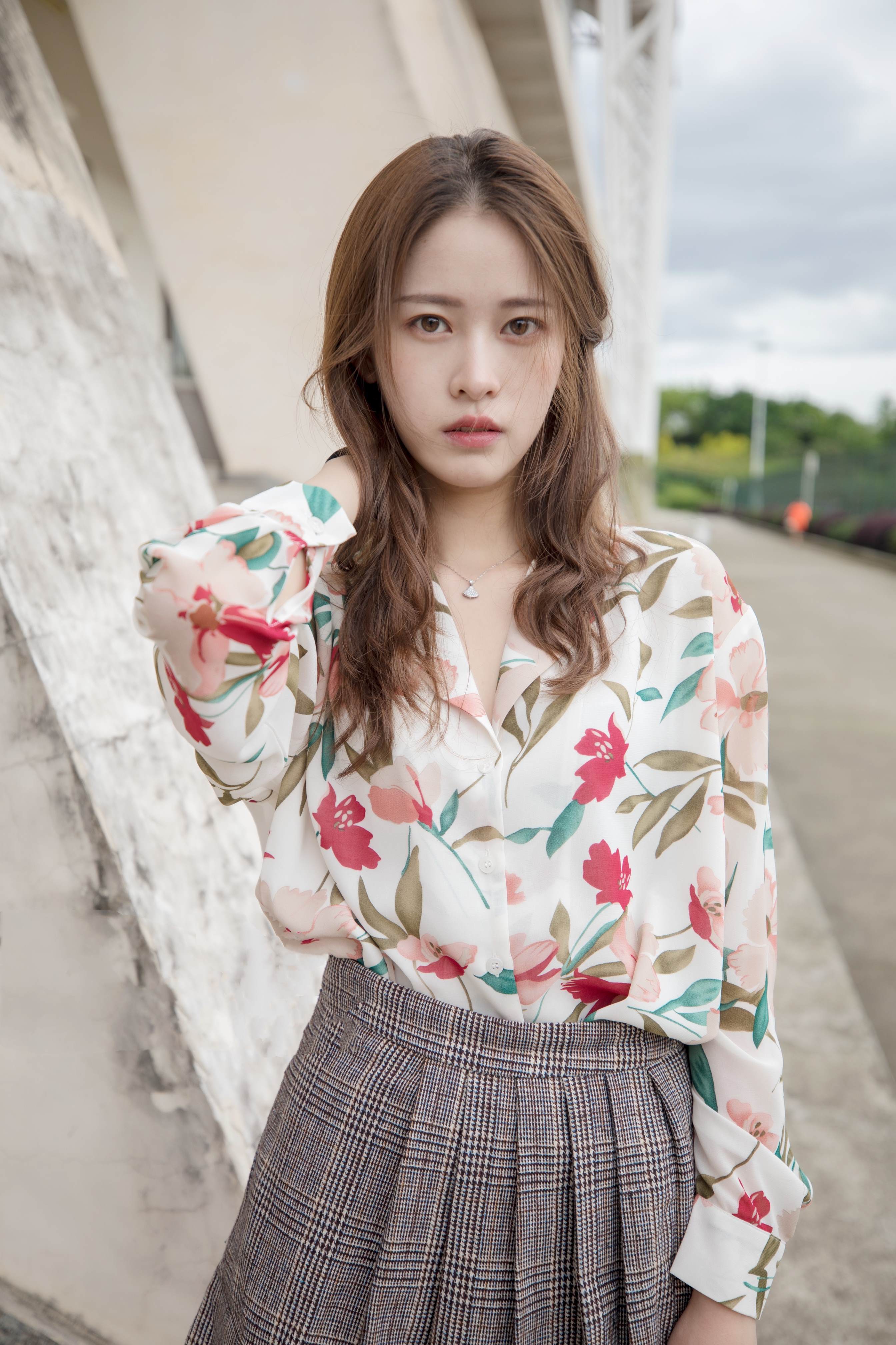 《碎花衬衣の板鞋丝脚丫+视频1个》作品图