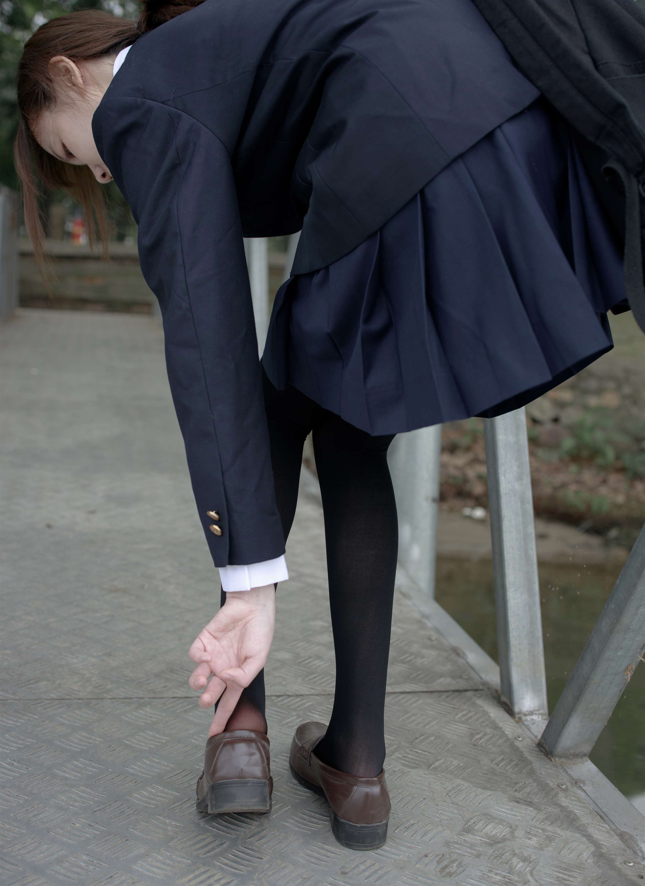 《日系学院封皮鞋の黑丝脚丫+视频1个》作品图