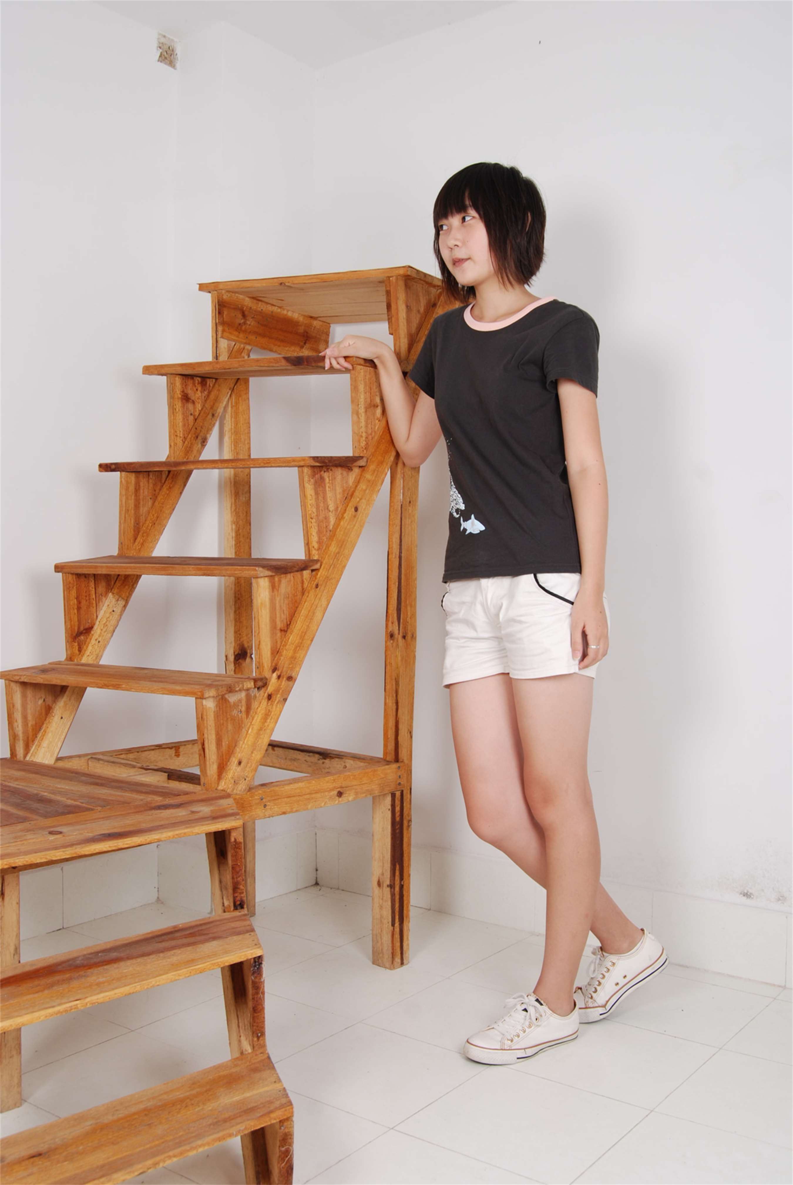 《瑶瑶脱棉袜展嫩足》作品图