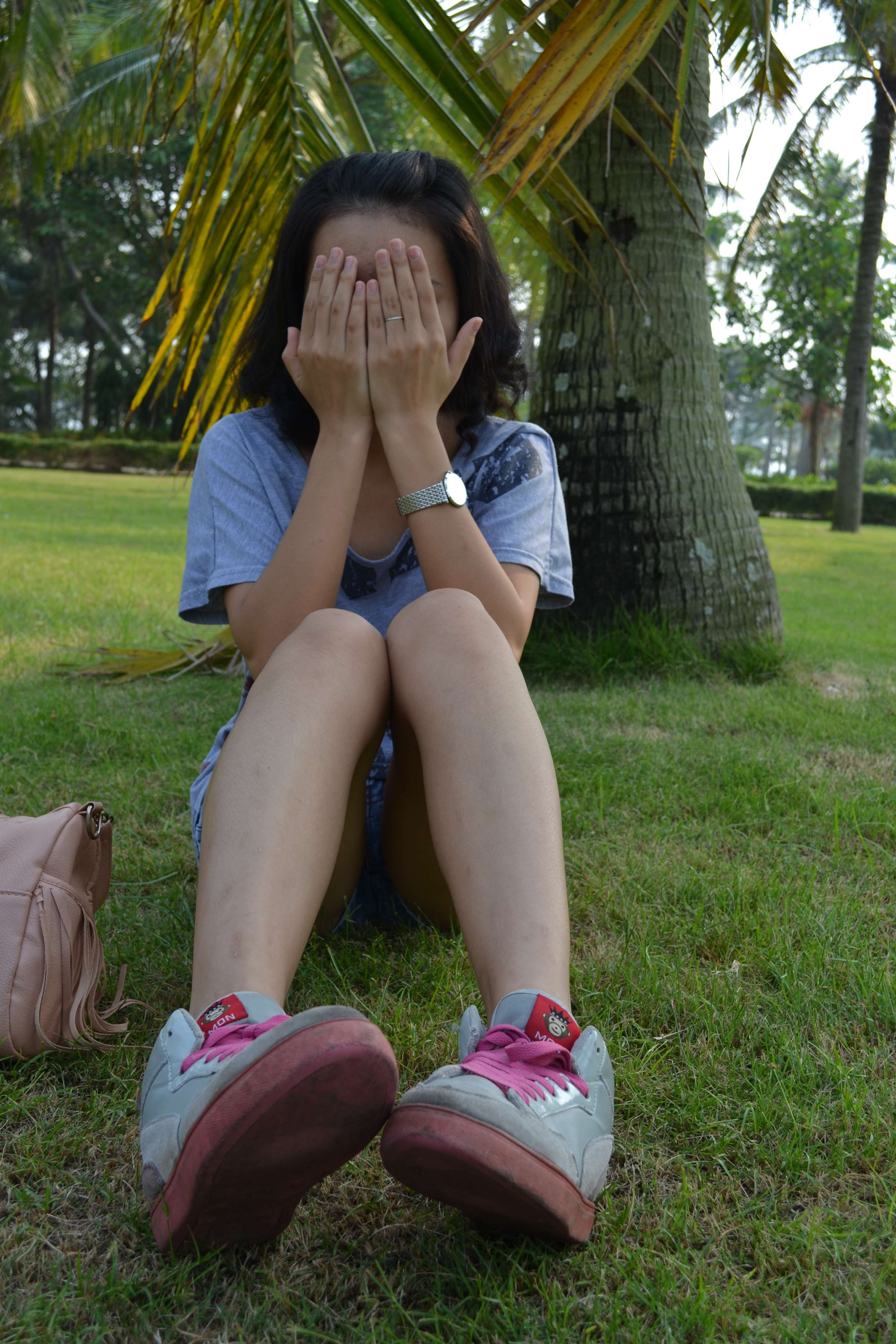 《学妹wenwen草地上的船袜脚》作品图