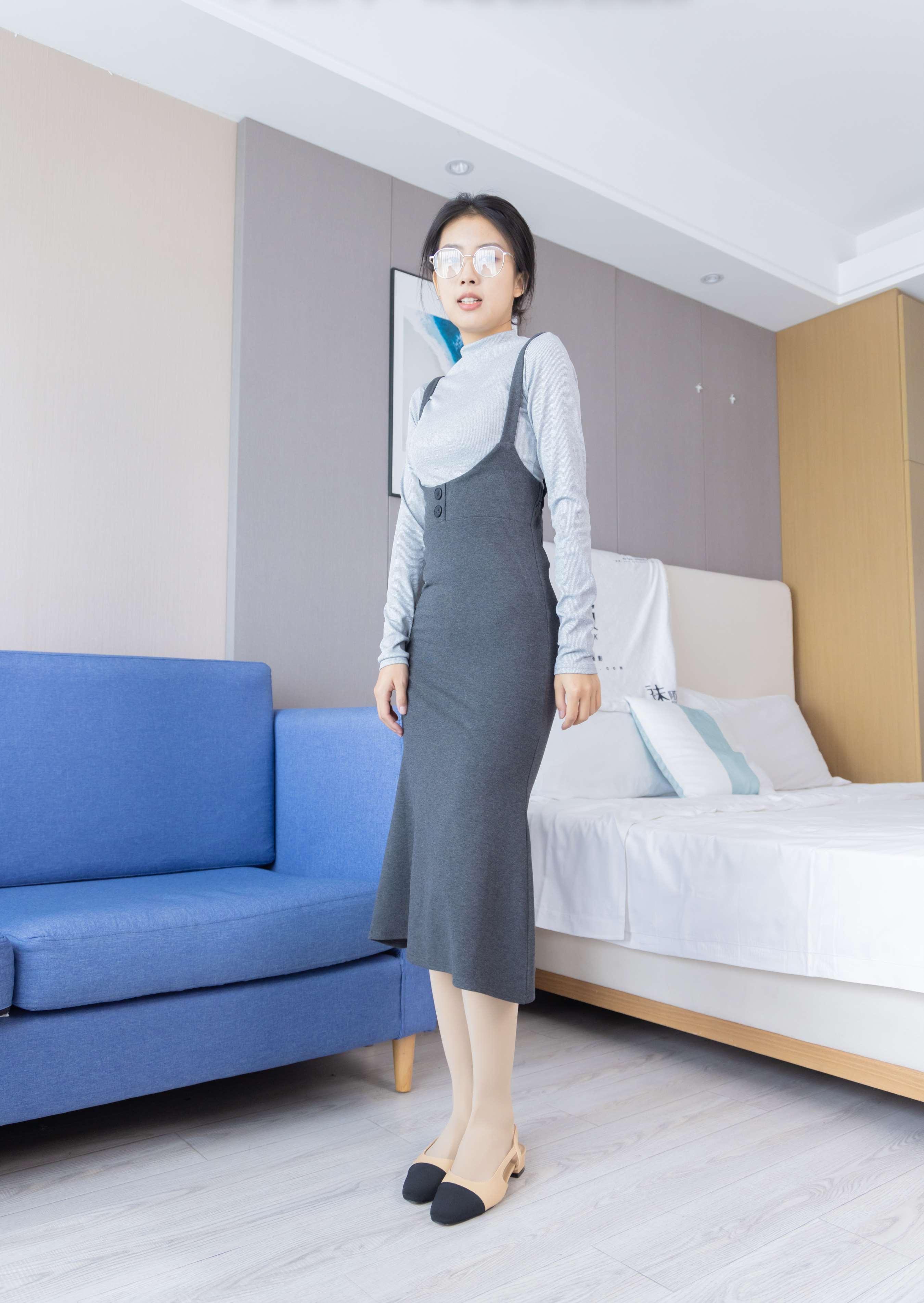 《奶油-高跟鞋の丝脚丫》作品图