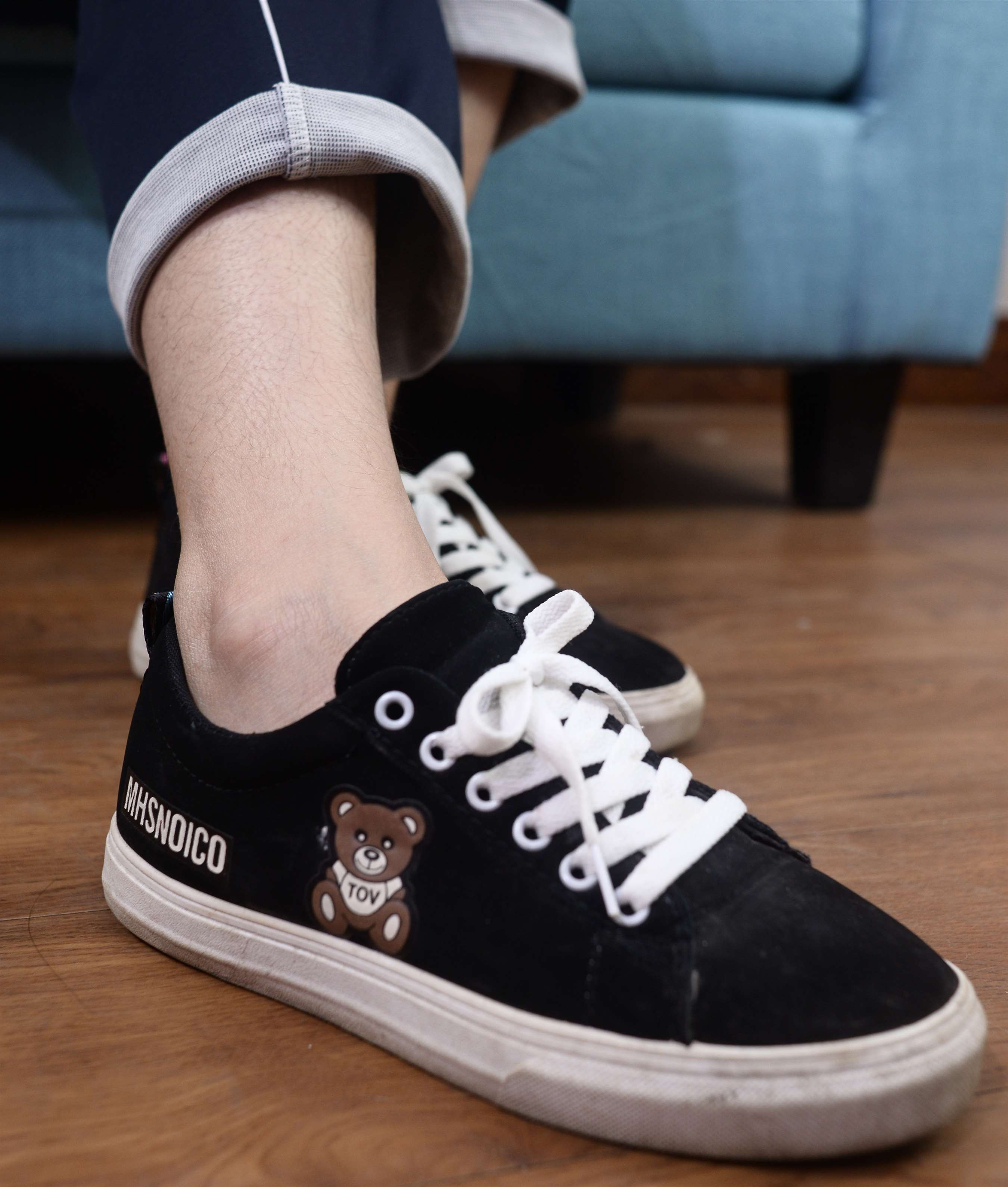 《龙猫抱枕の条纹棉袜脚》作品图