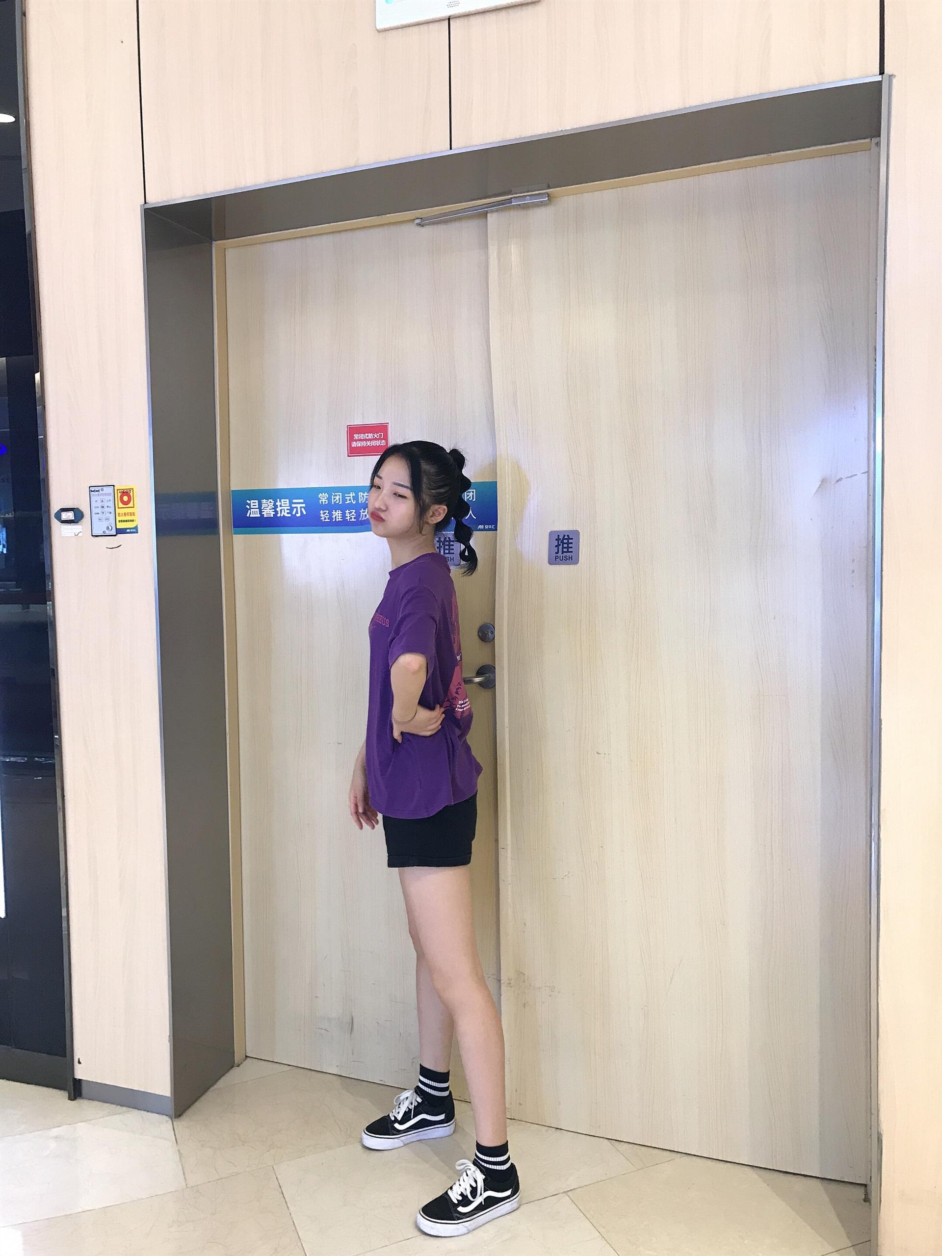 《商场越拍帆布鞋棉袜の裸足脚丫+5个视频》作品图