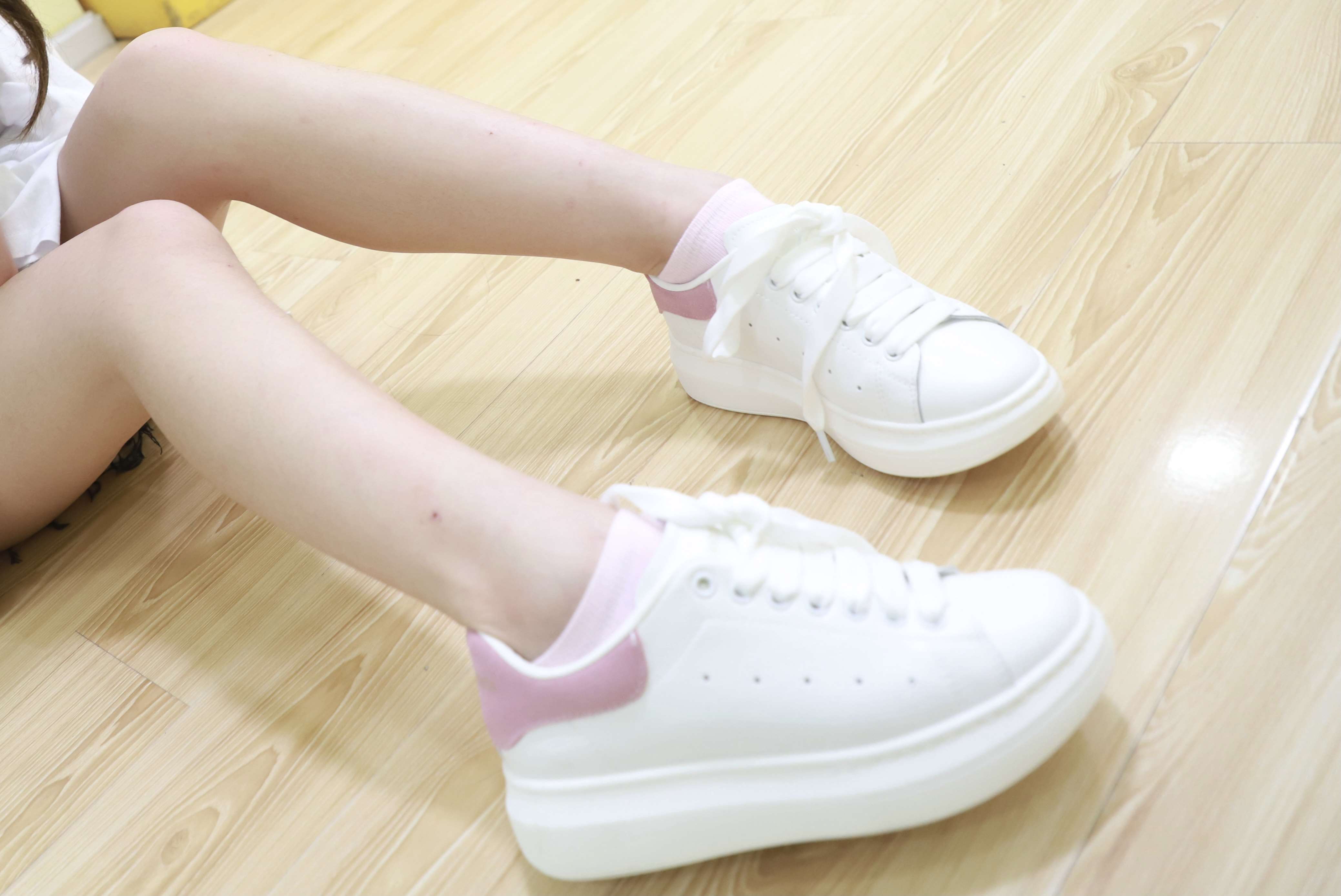 《小可爱的粉色棉袜脚【附带视频1个】》作品图