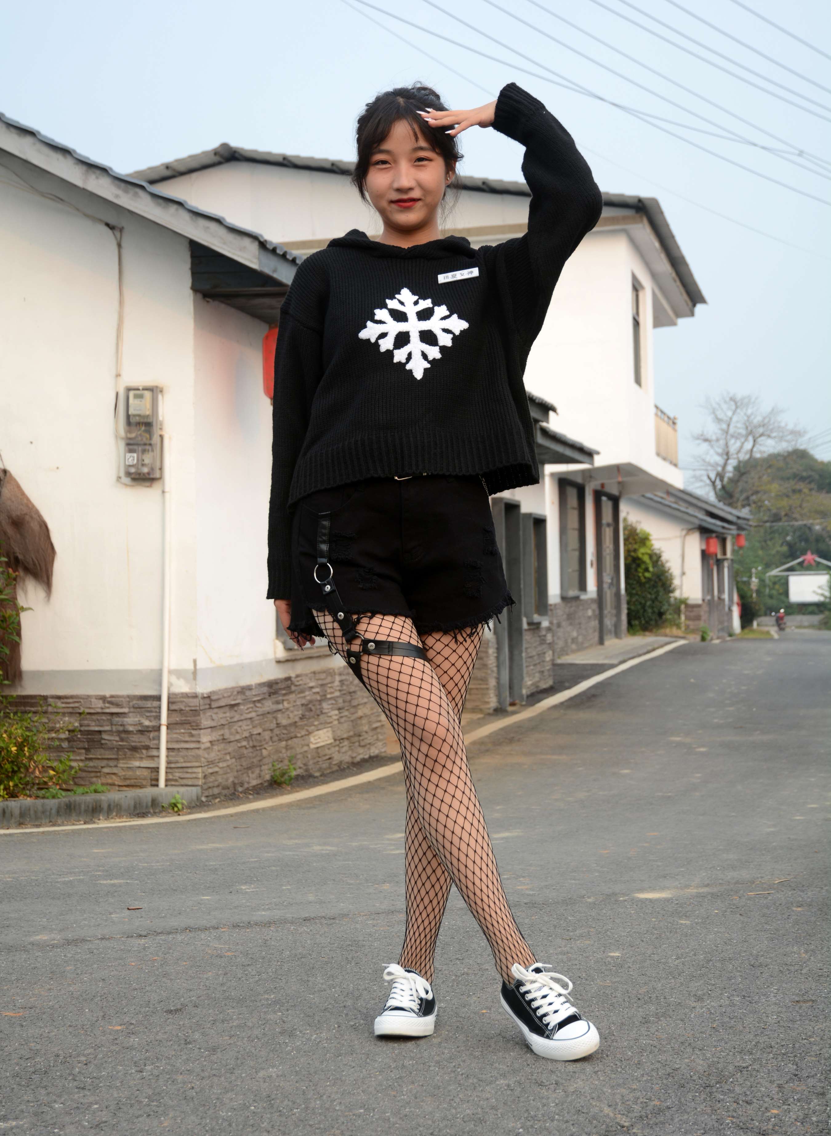 《点点 时尚村姑》作品图