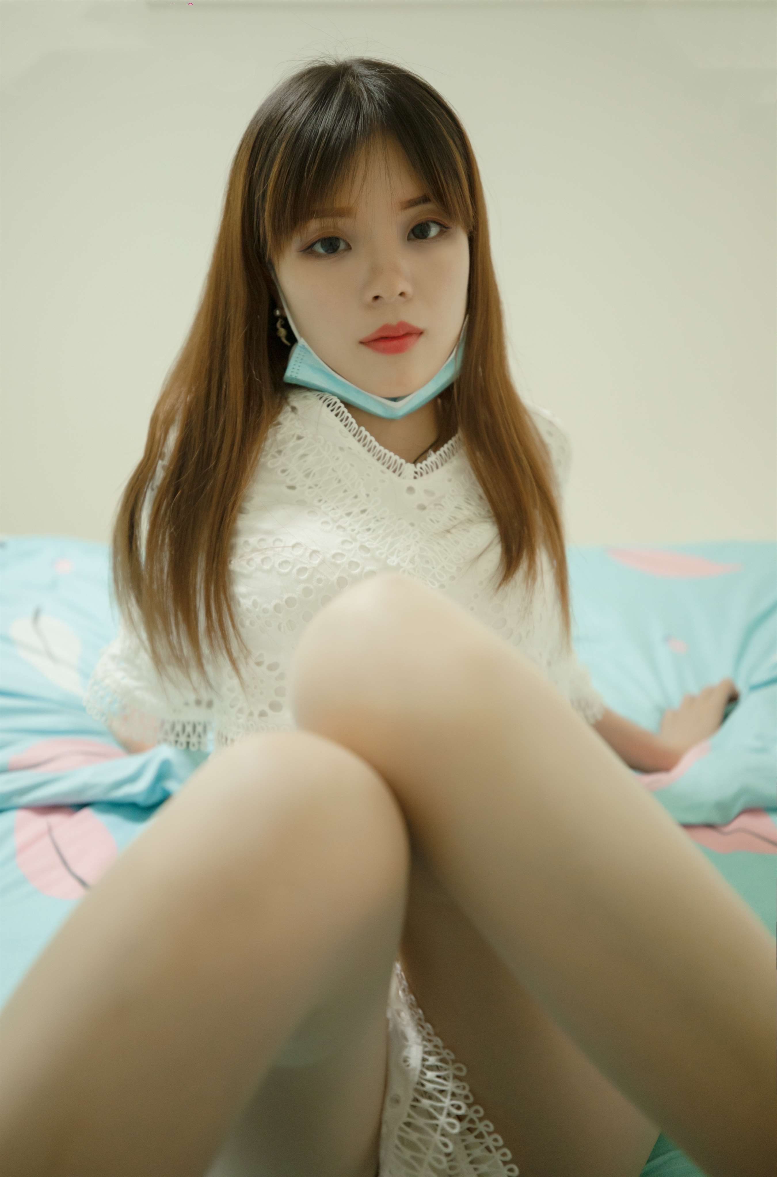 《白色连衣裙の丝脚丫》作品图