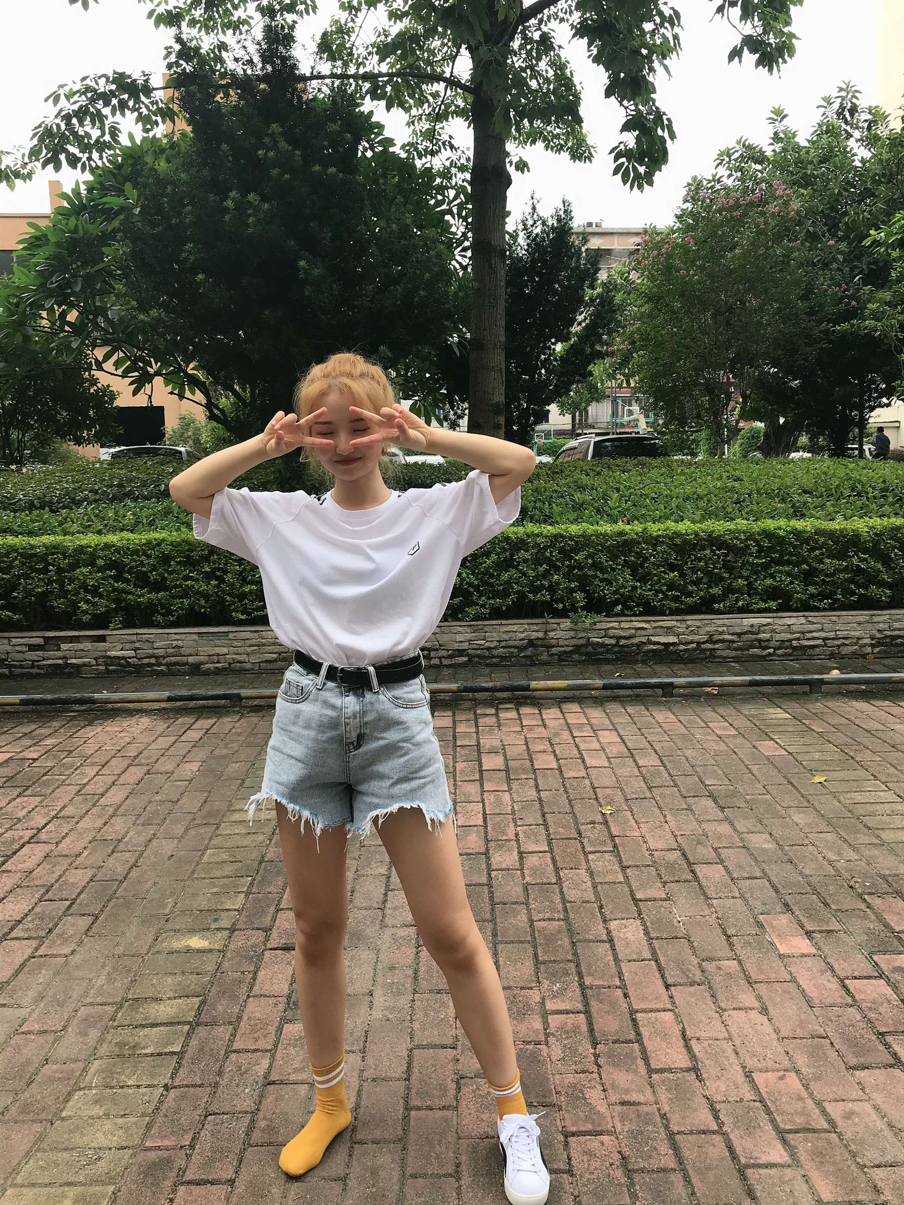 《热裤の板鞋棉袜脚》作品图