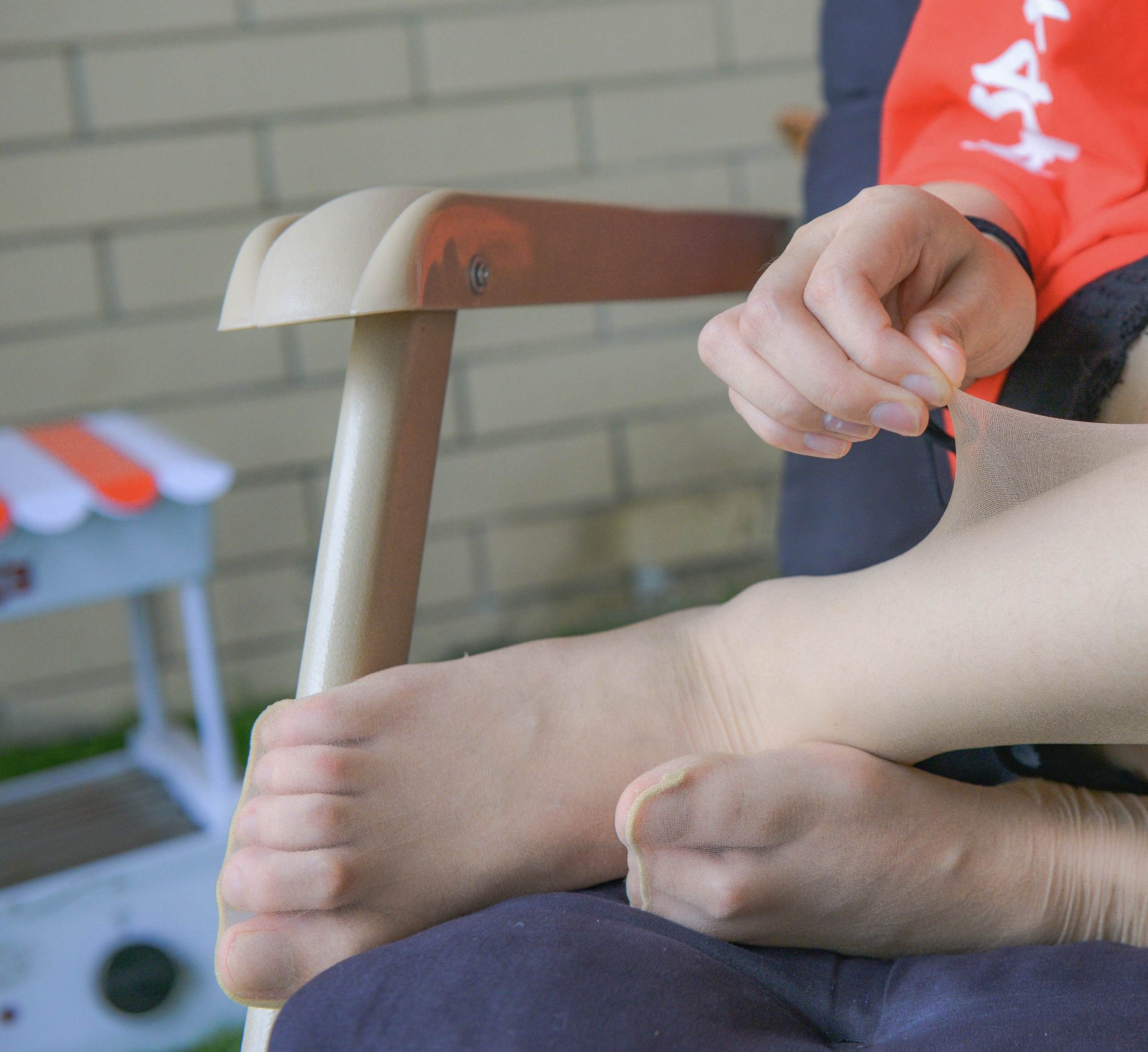 《热裤高跟丝袜脚丫》作品图