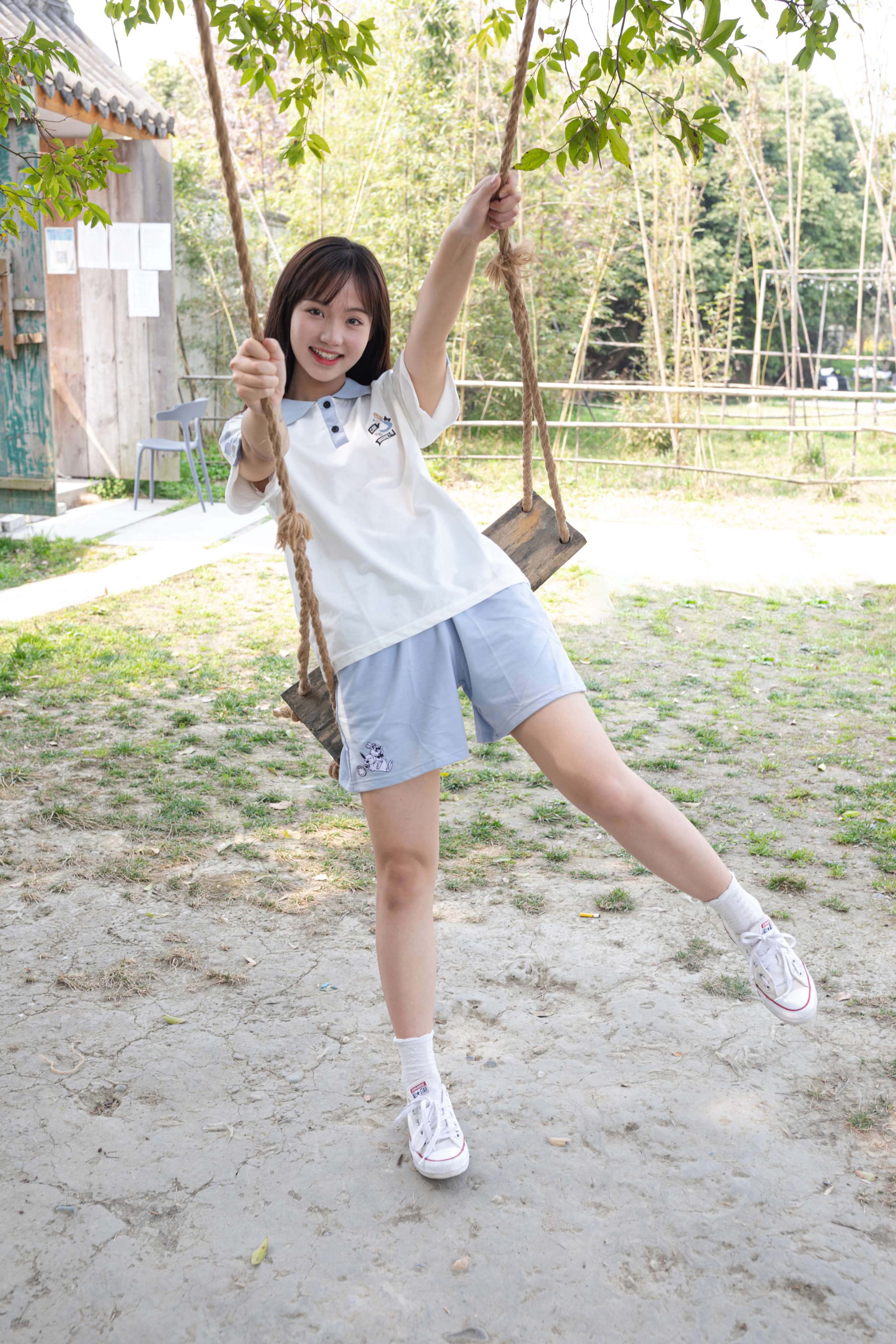 《小麦白袜裸足》作品图