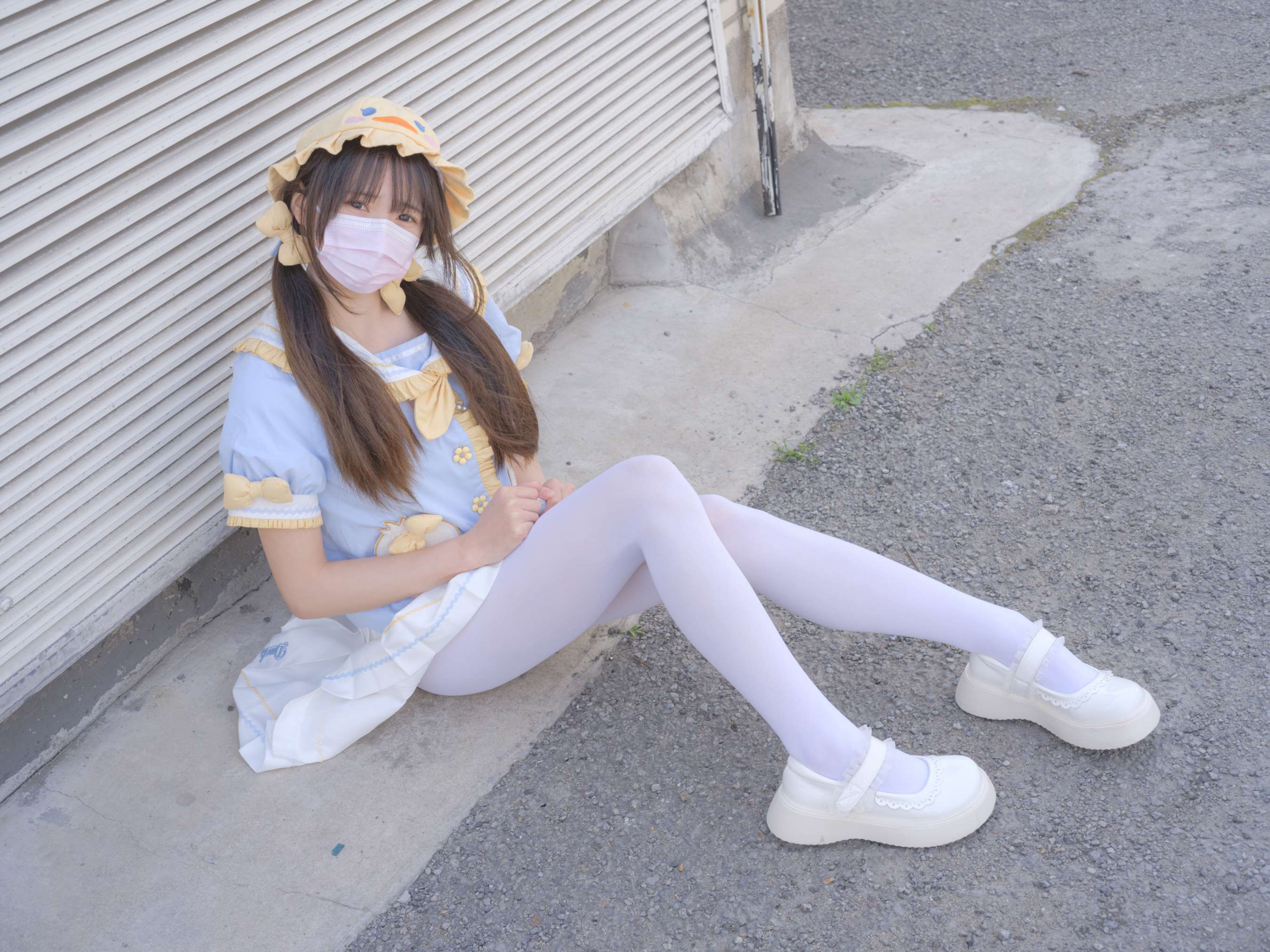 《春雪黄帽の白丝脚丫》作品图