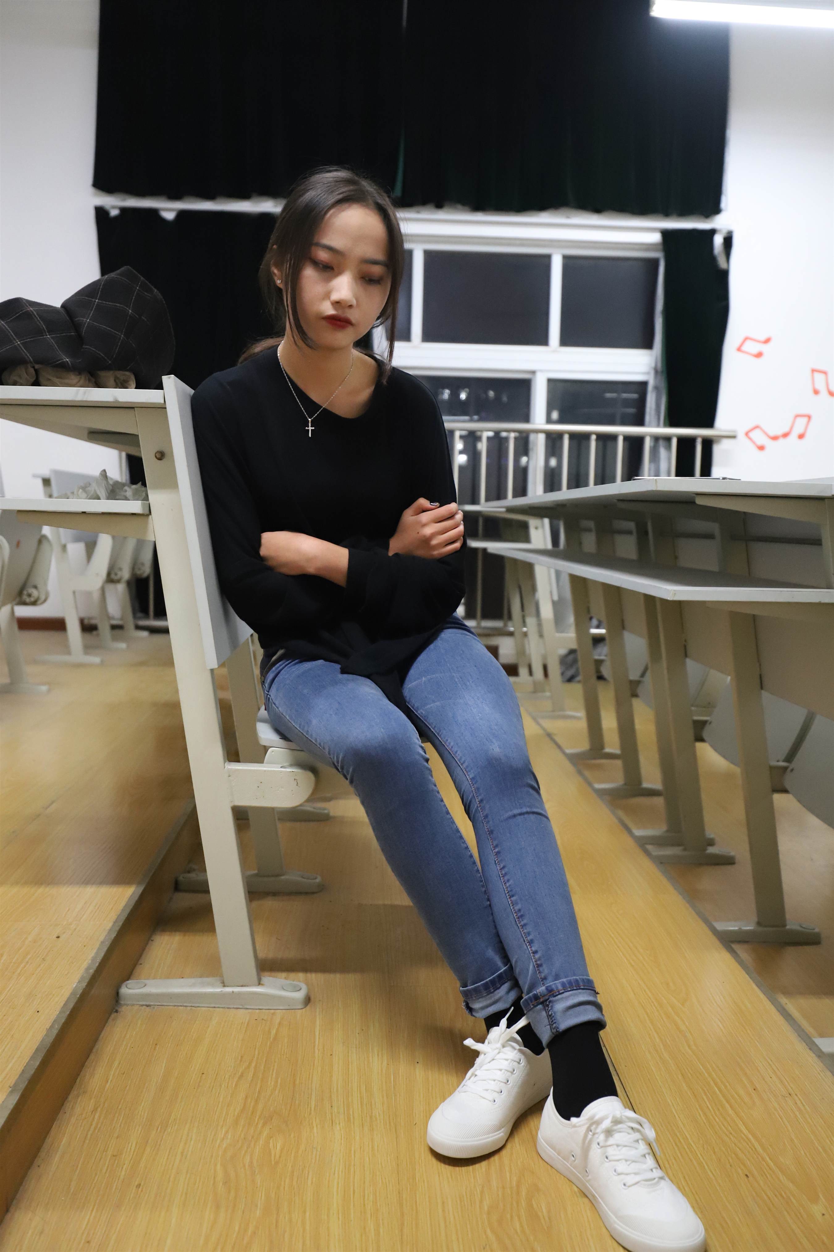 《学姐板鞋の黑棉袜脚》作品图