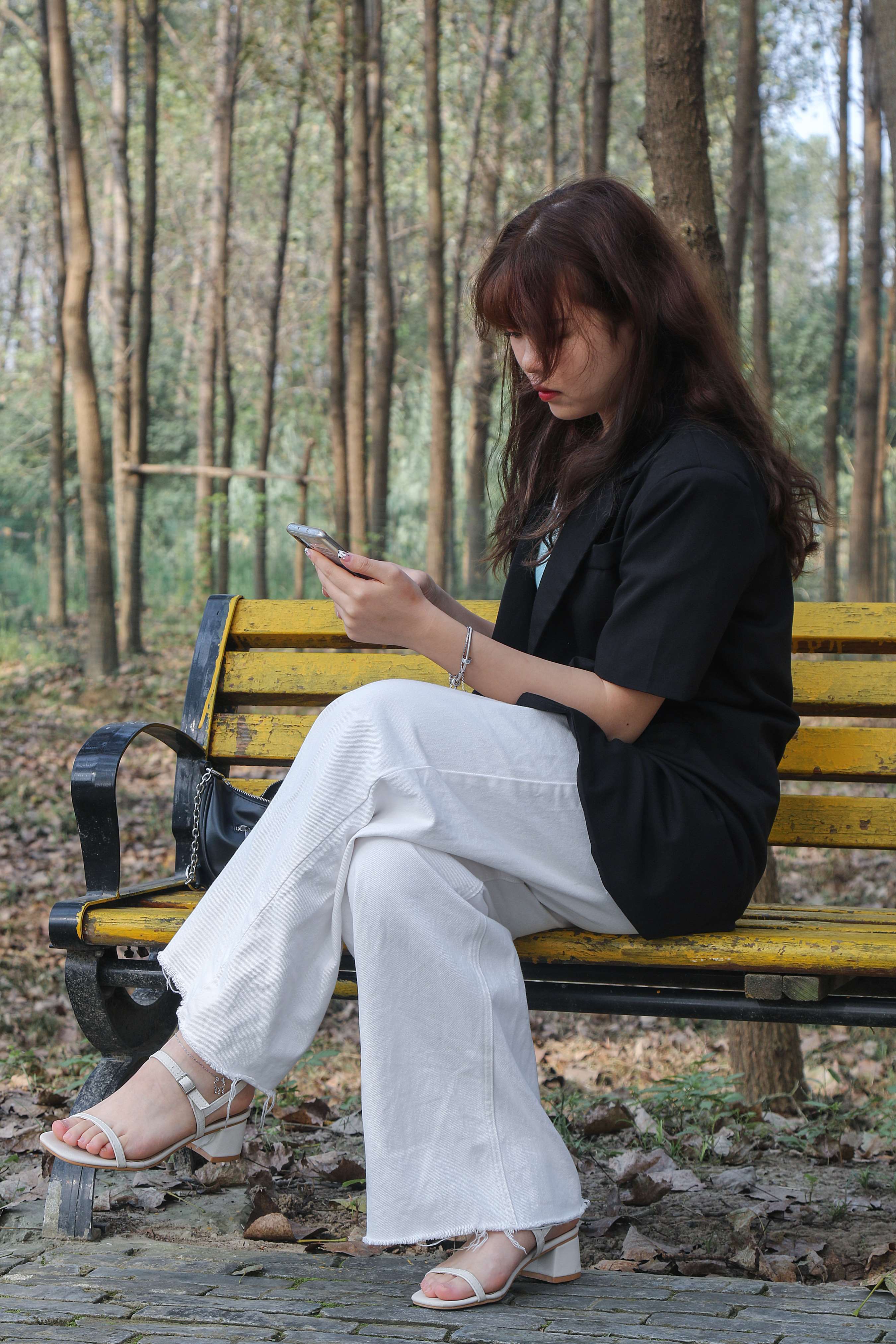 《少女生态公园之一字带秀气凉鞋》作品图