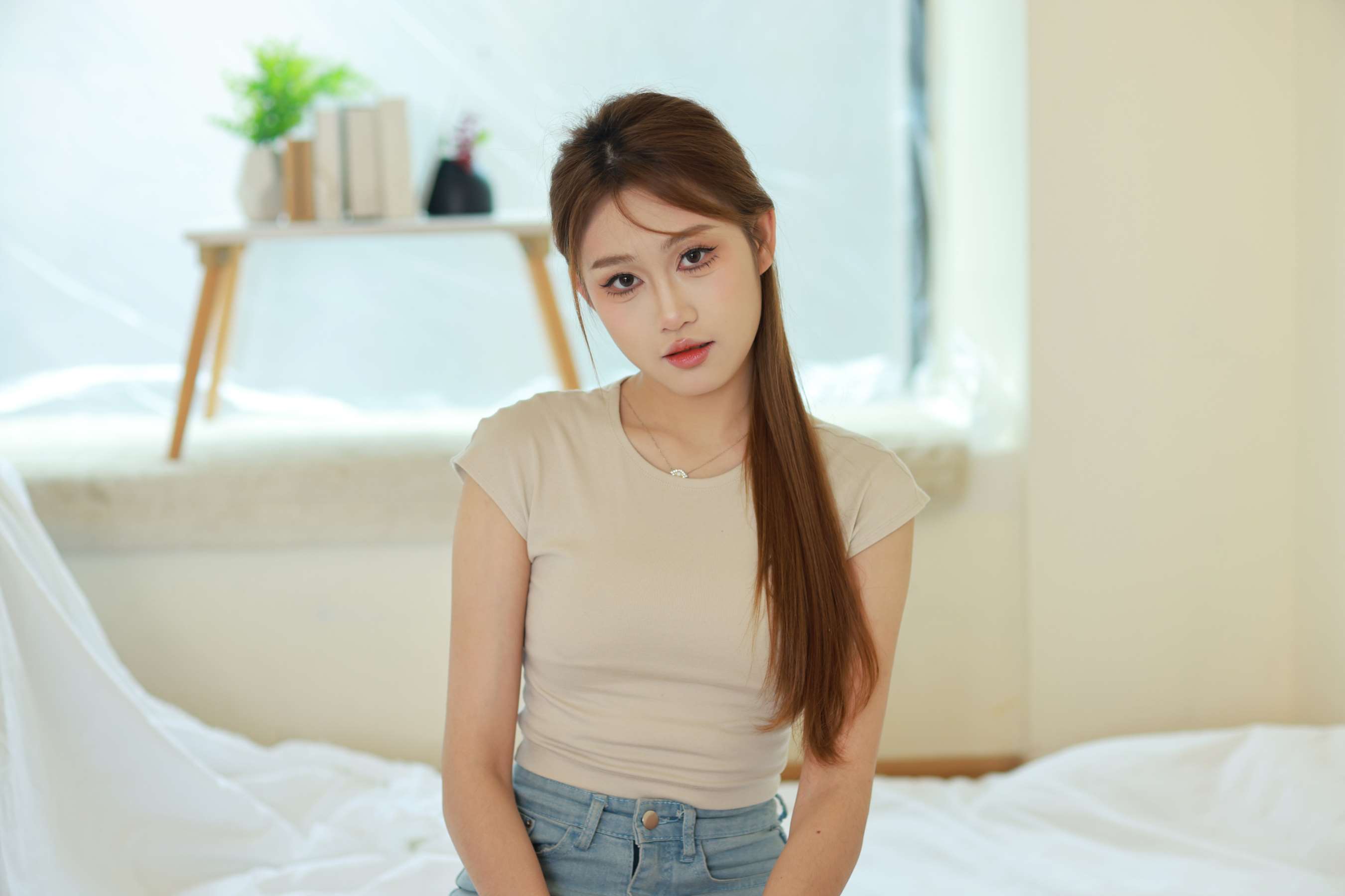 《妍妍脱短丝展嫩足》作品图