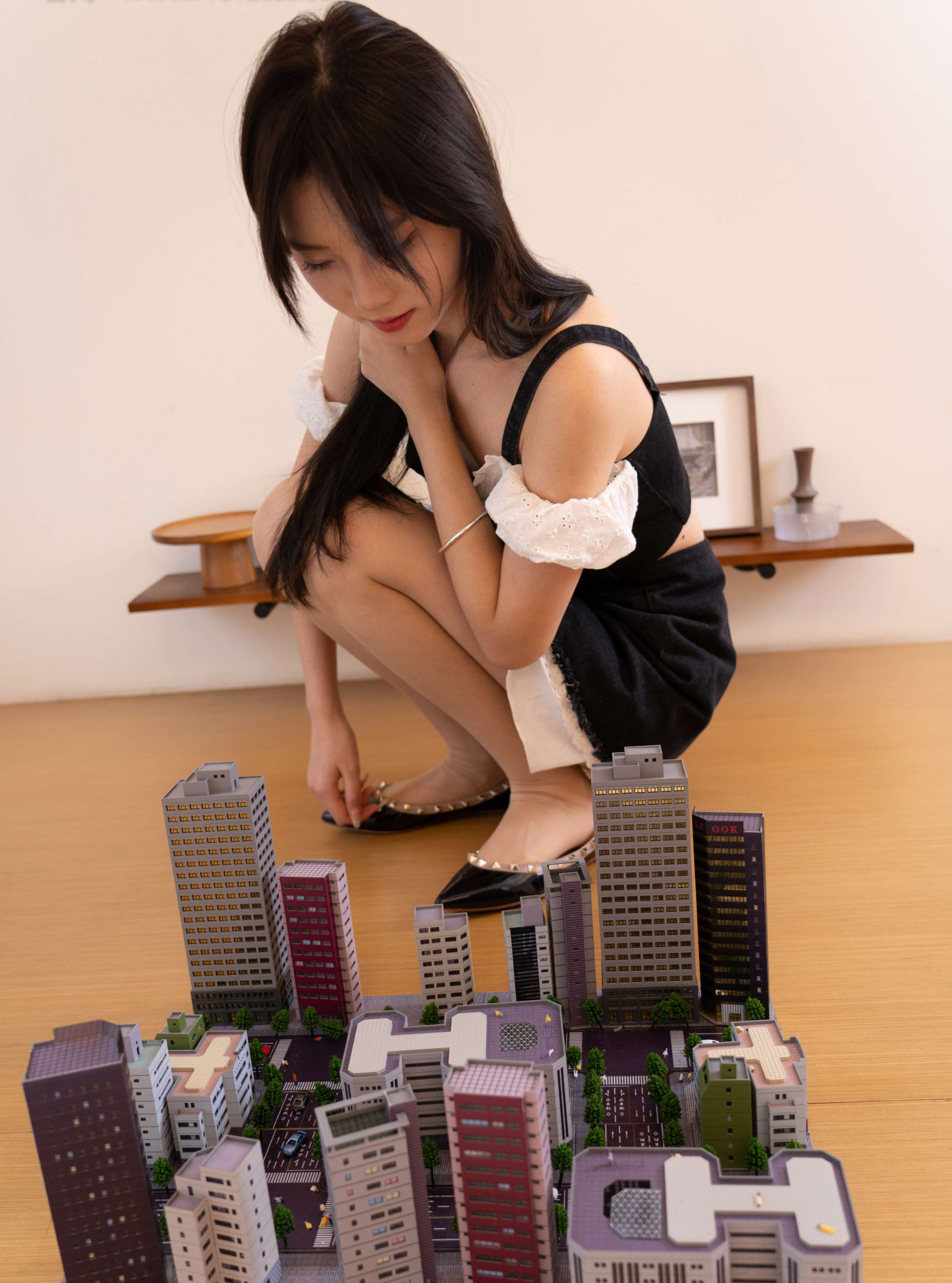 《璇璇-肉丝、裸足、进入小人国剧情》作品图