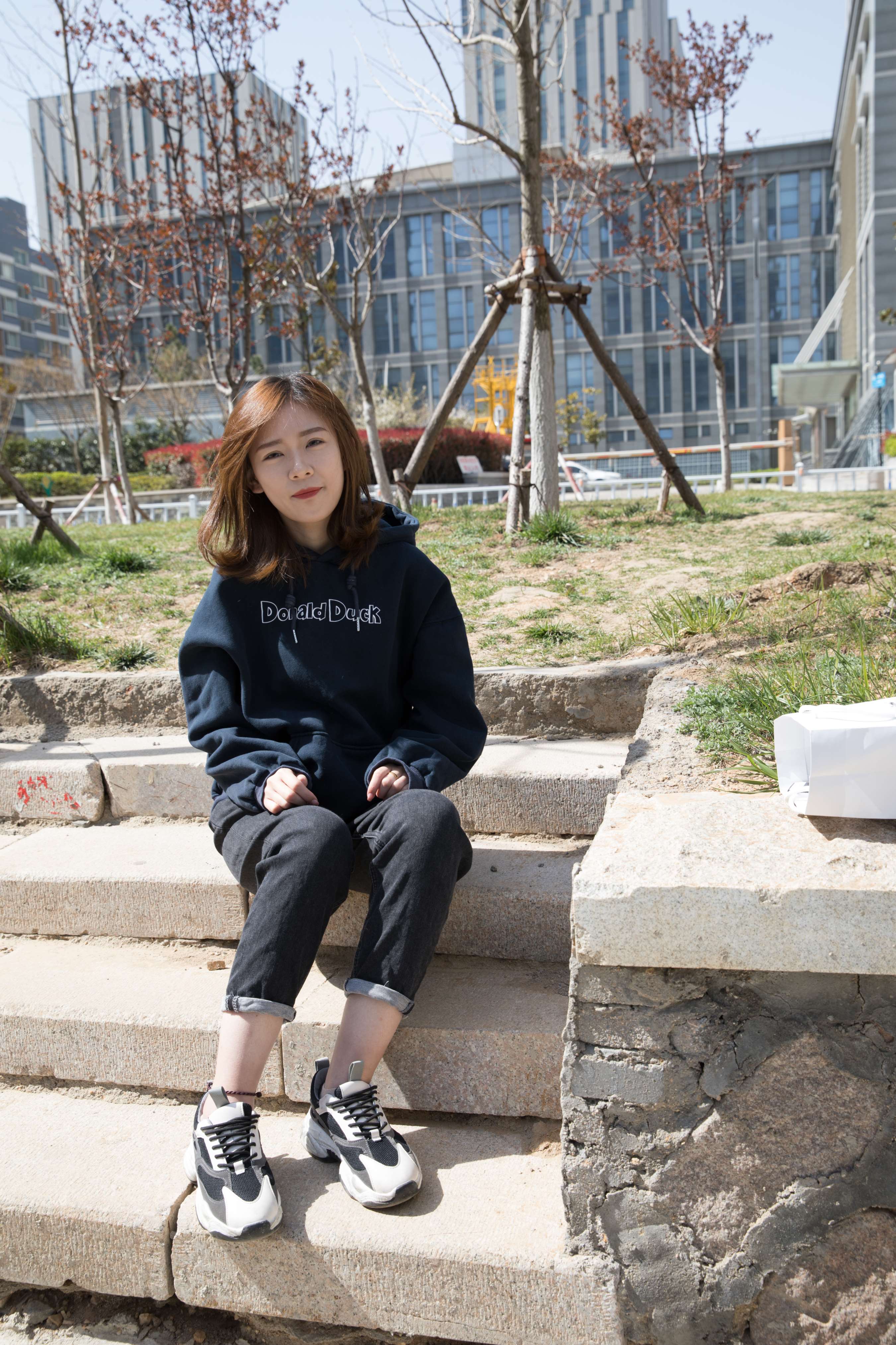 《婷婷小姐姐-与春天的拥抱》作品图