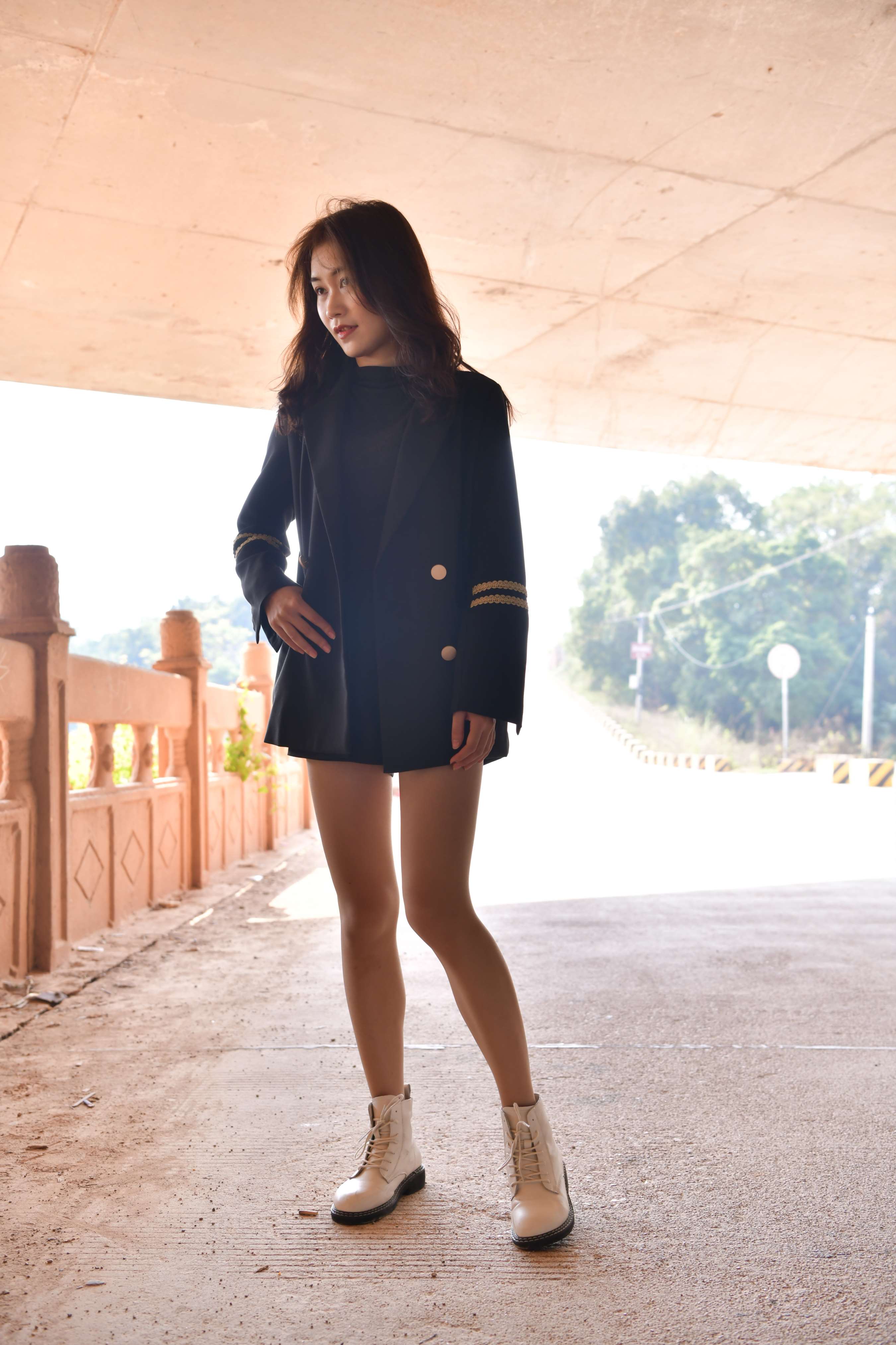 《马路边上的长腿学姐》作品图