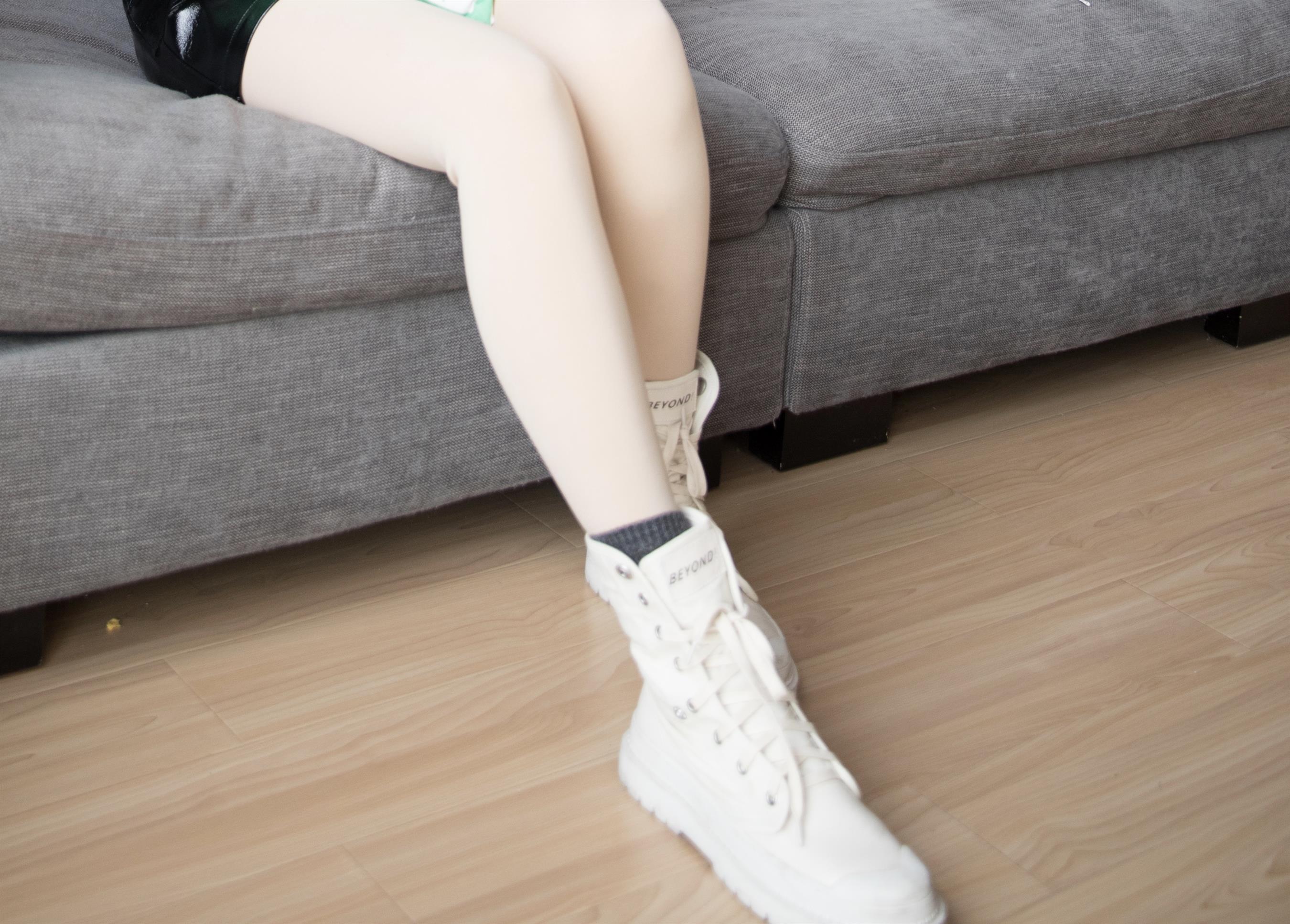 《短靴棉袜脚丫+视频2个网盘下载》作品图