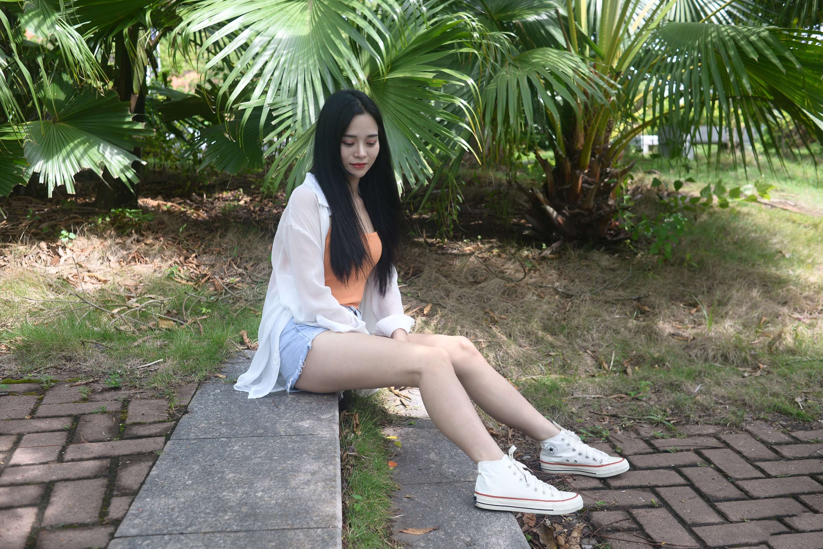 《少女热裤帆布鞋の棉袜脚》作品图