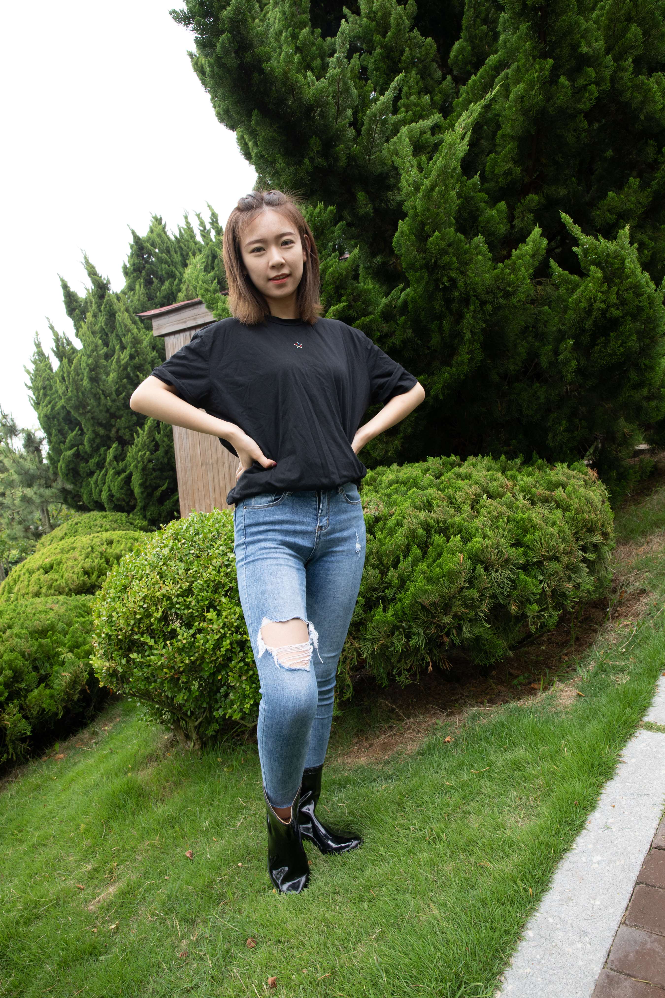 《小姐姐雨靴の棉袜脚》作品图