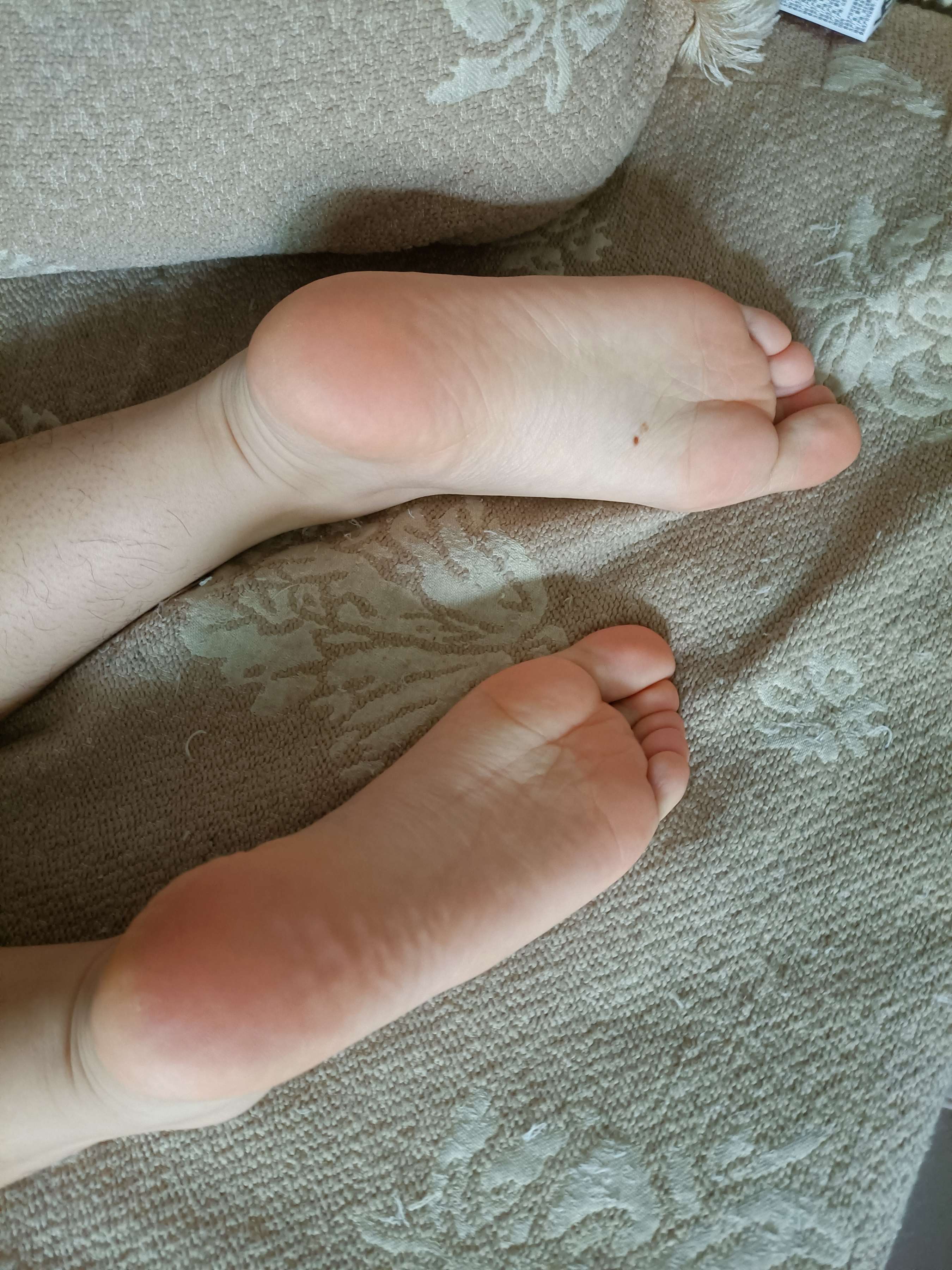 《少女棉袜嫩足》作品图