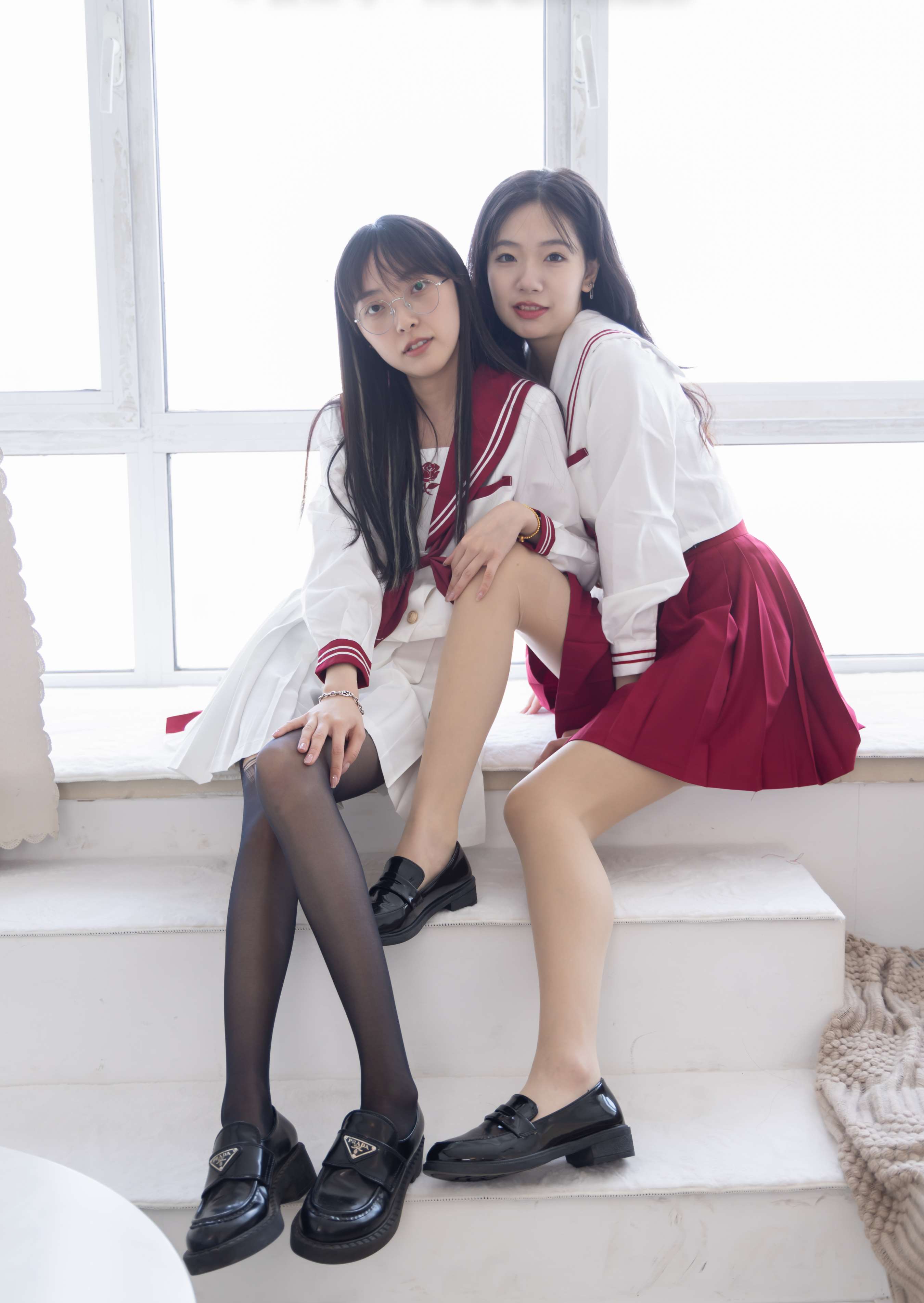 《小甜豆稚予-三双皮鞋、板鞋の丝脚丫》作品图