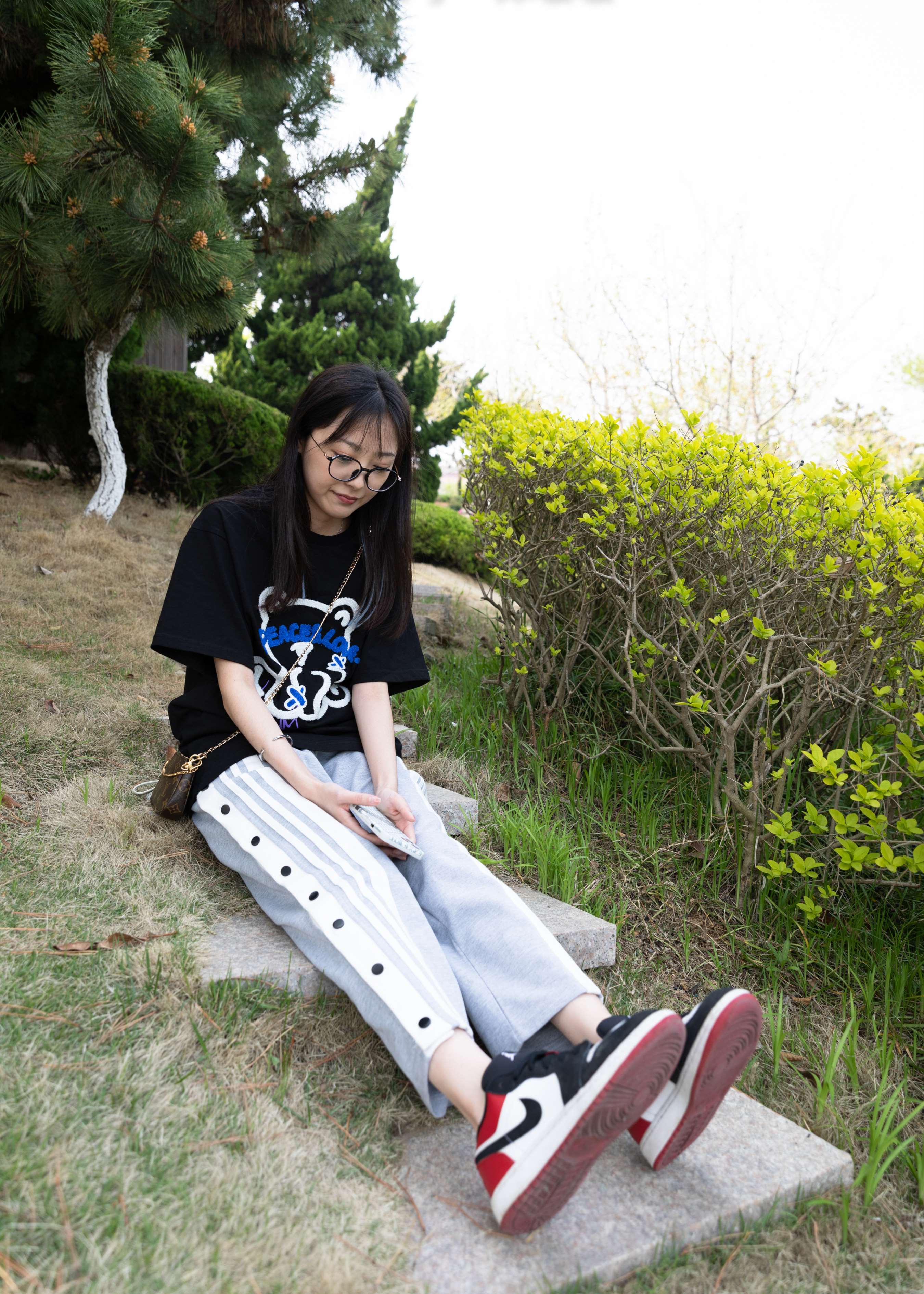 《四眼少女的白棉袜脚》作品图