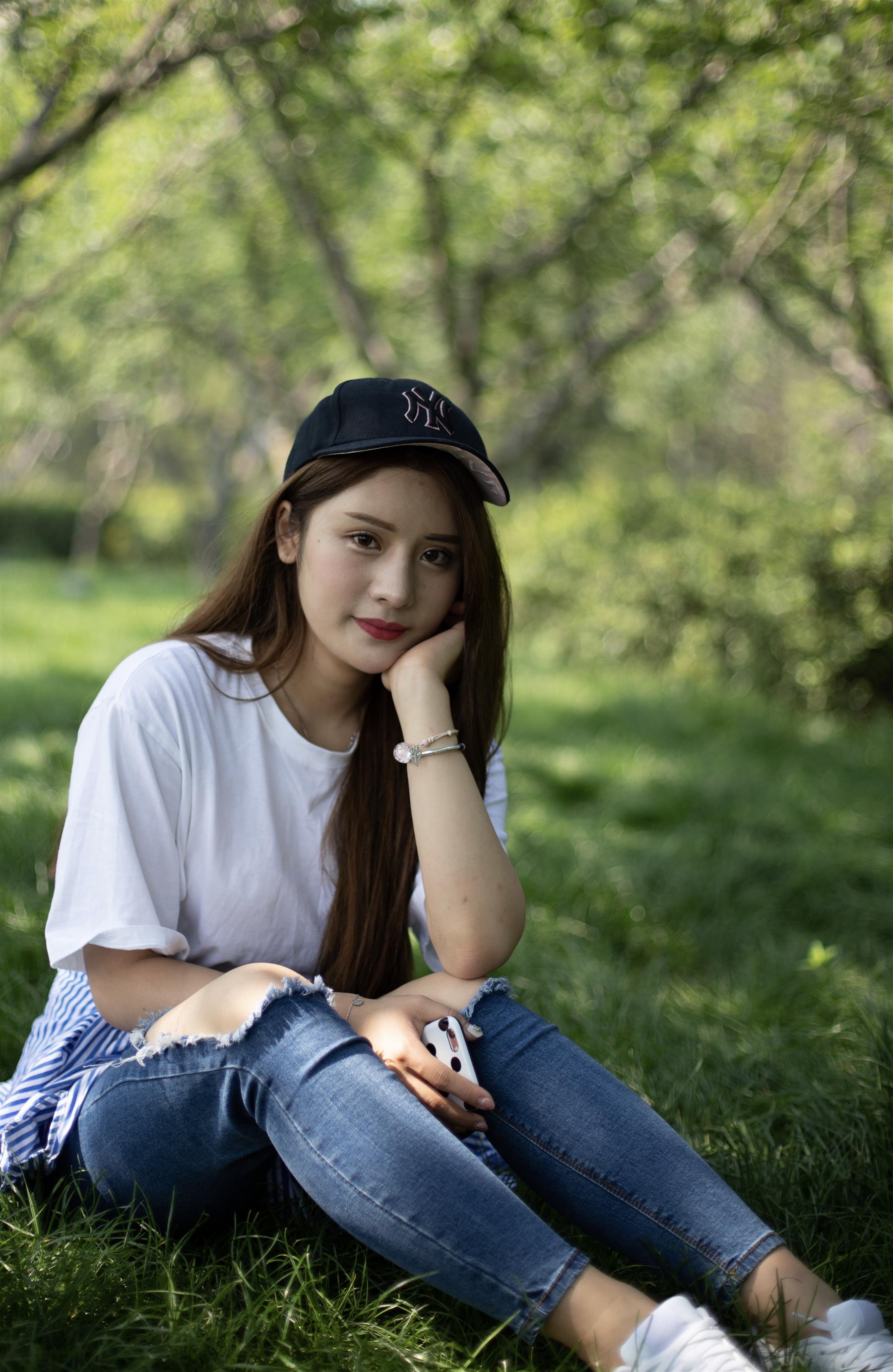 《小姐姐板鞋棉袜踏青》作品图