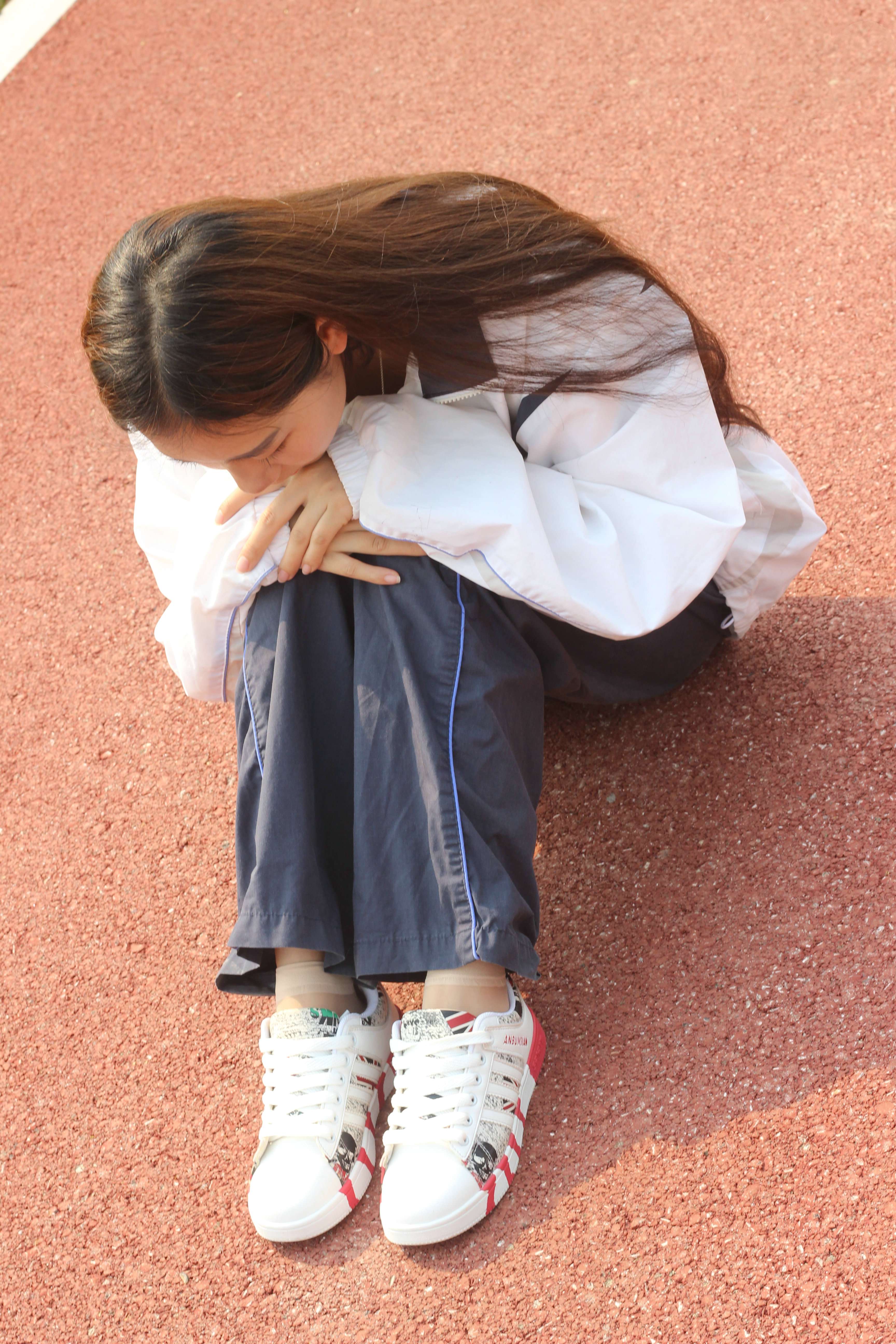 《校服板鞋の丝袜脚丫》作品图