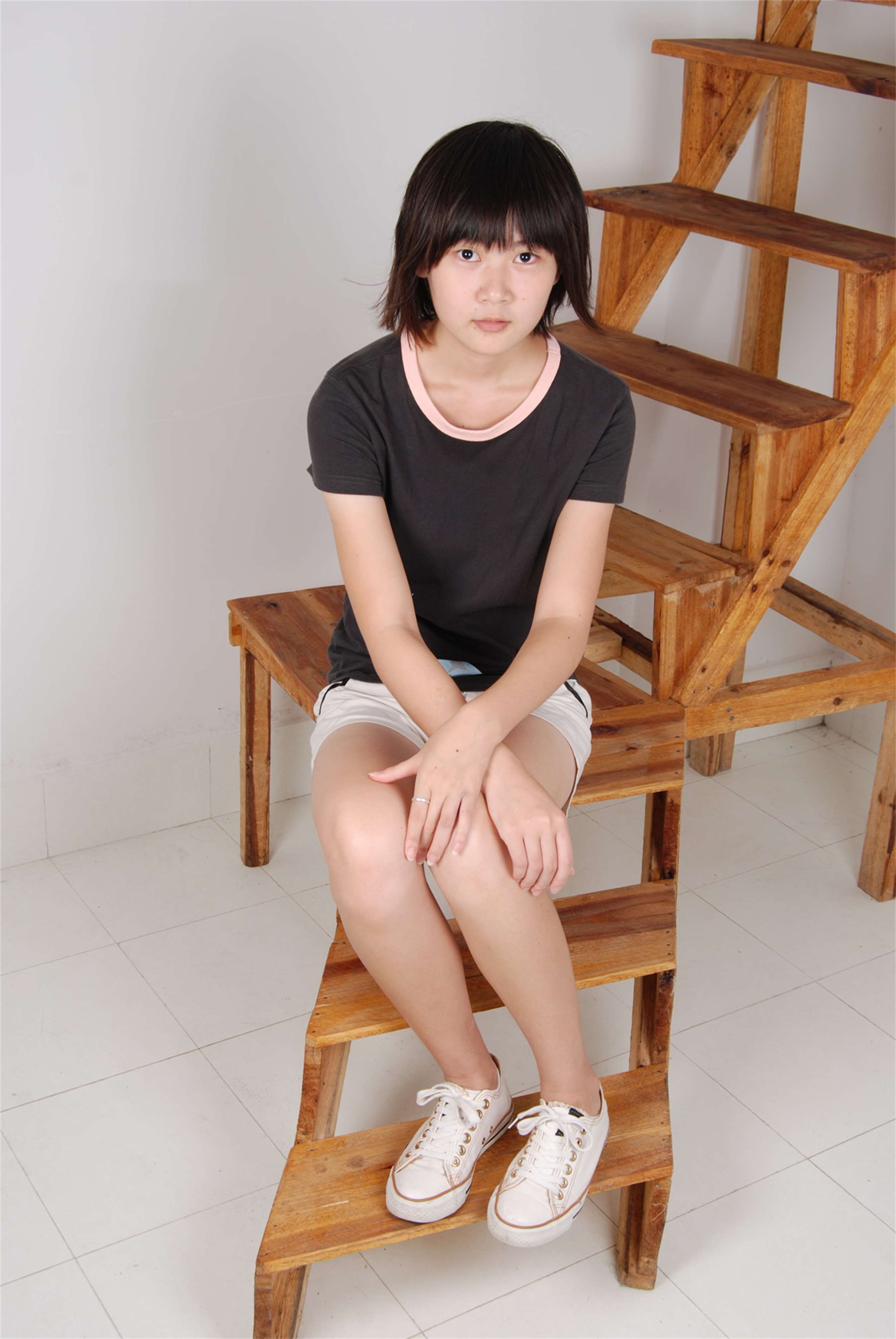 《瑶瑶脱棉袜展嫩足》作品图