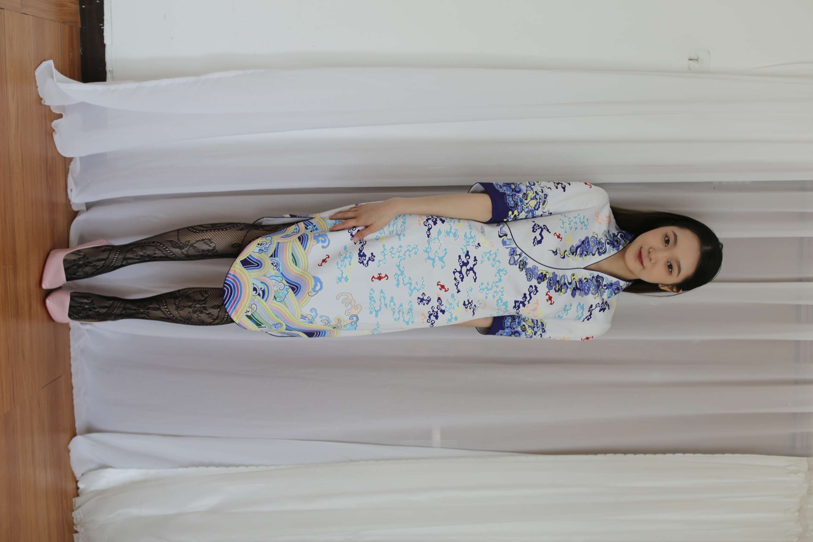 《小芳姐姐空姐制服丝袜》作品图