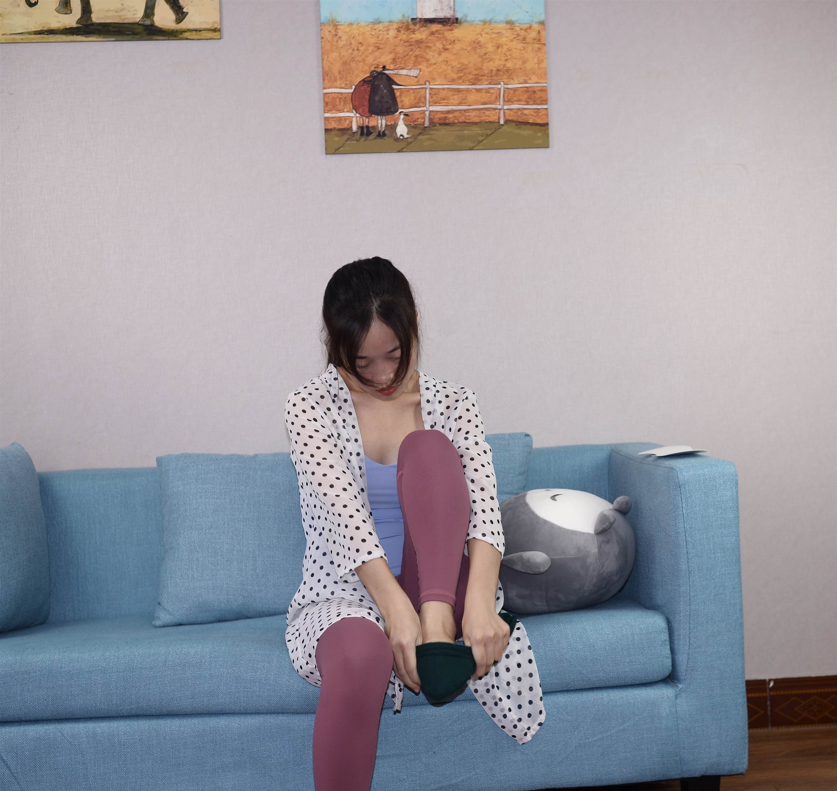 《刚练完瑜伽的小姐姐》作品图