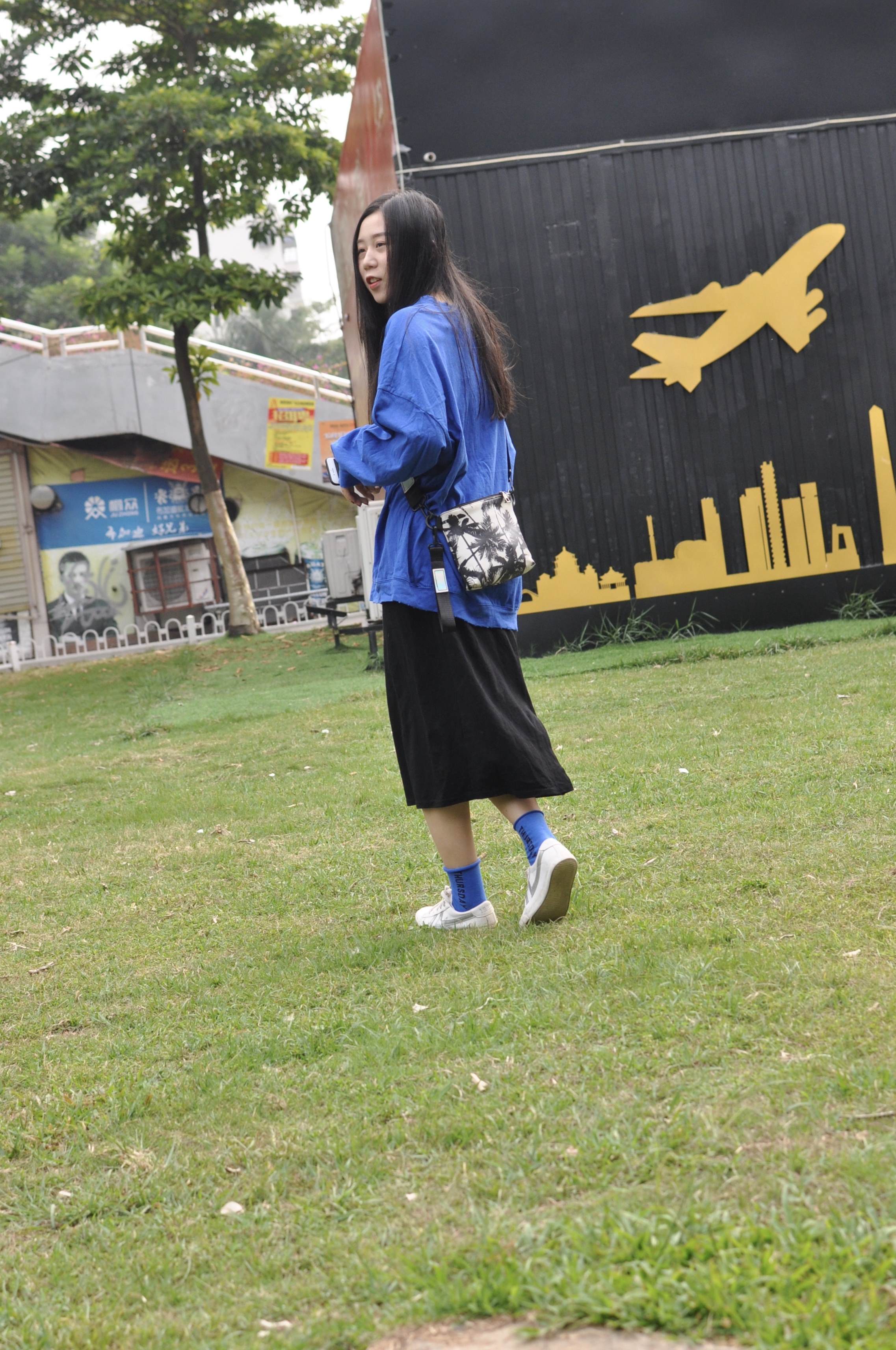 《喜欢蓝色的小姐姐》作品图