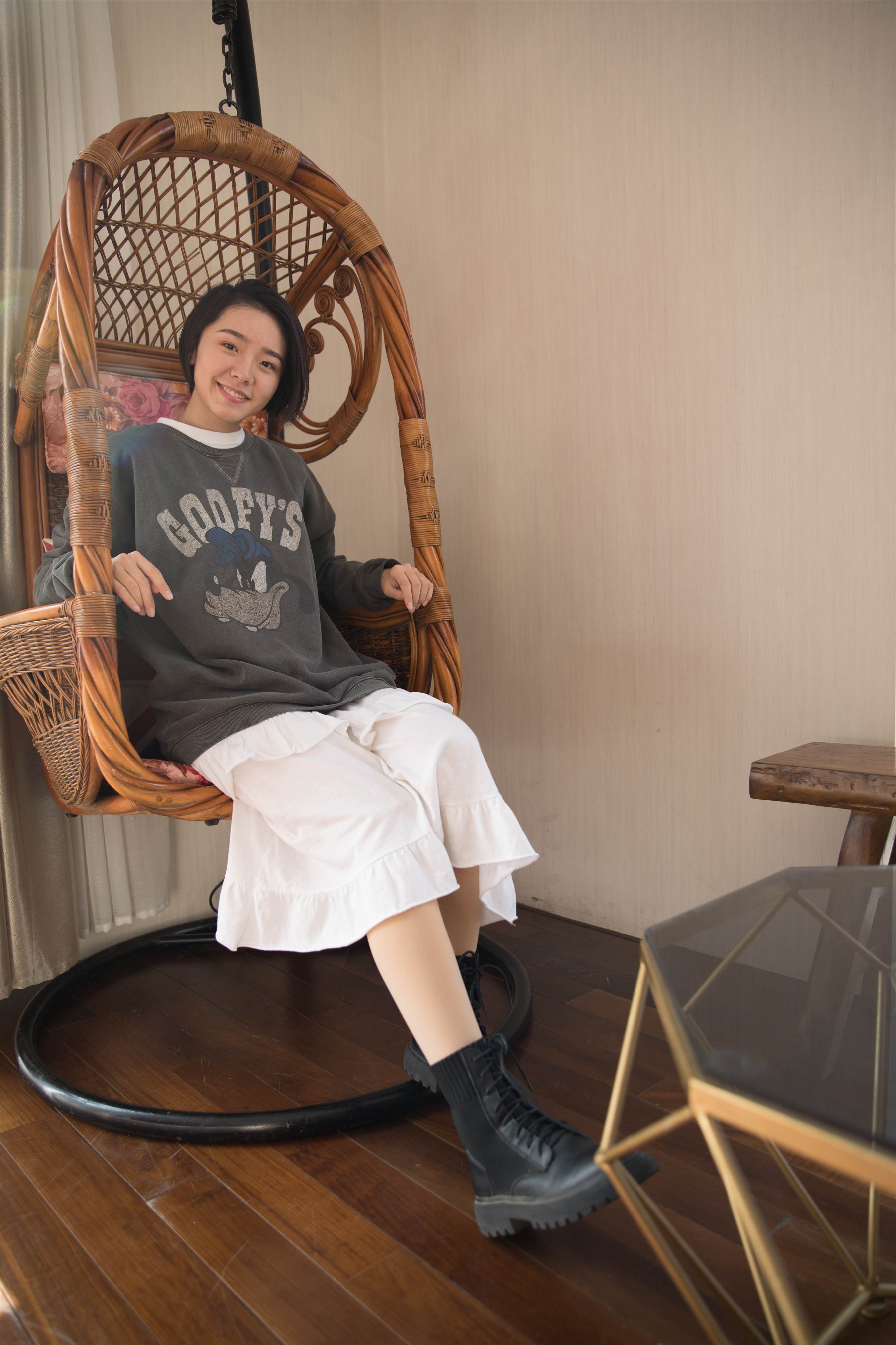 《爱笑少女の船套丝袜脚丫+视频1个》作品图