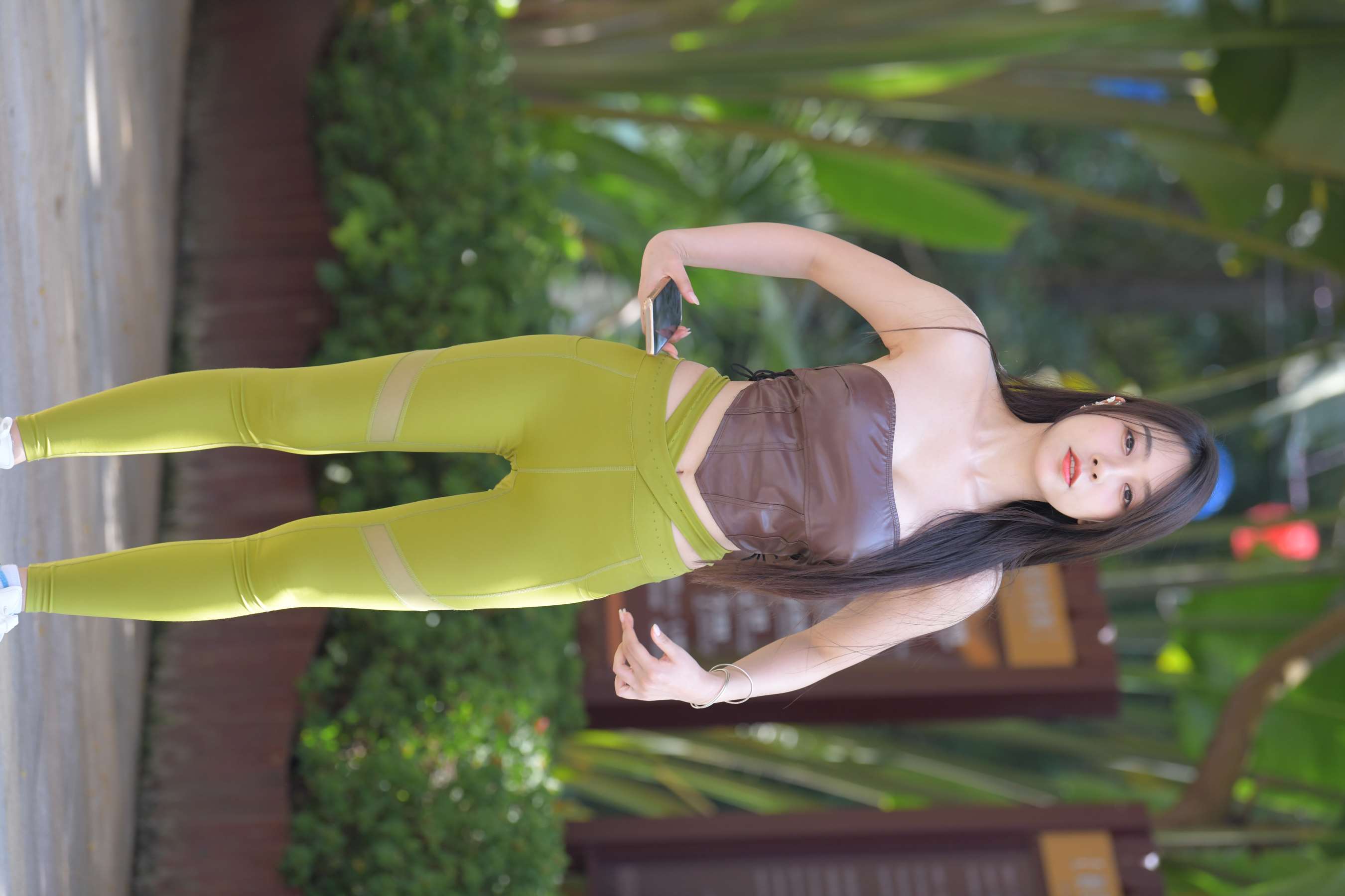 《练瑜伽少女》作品图