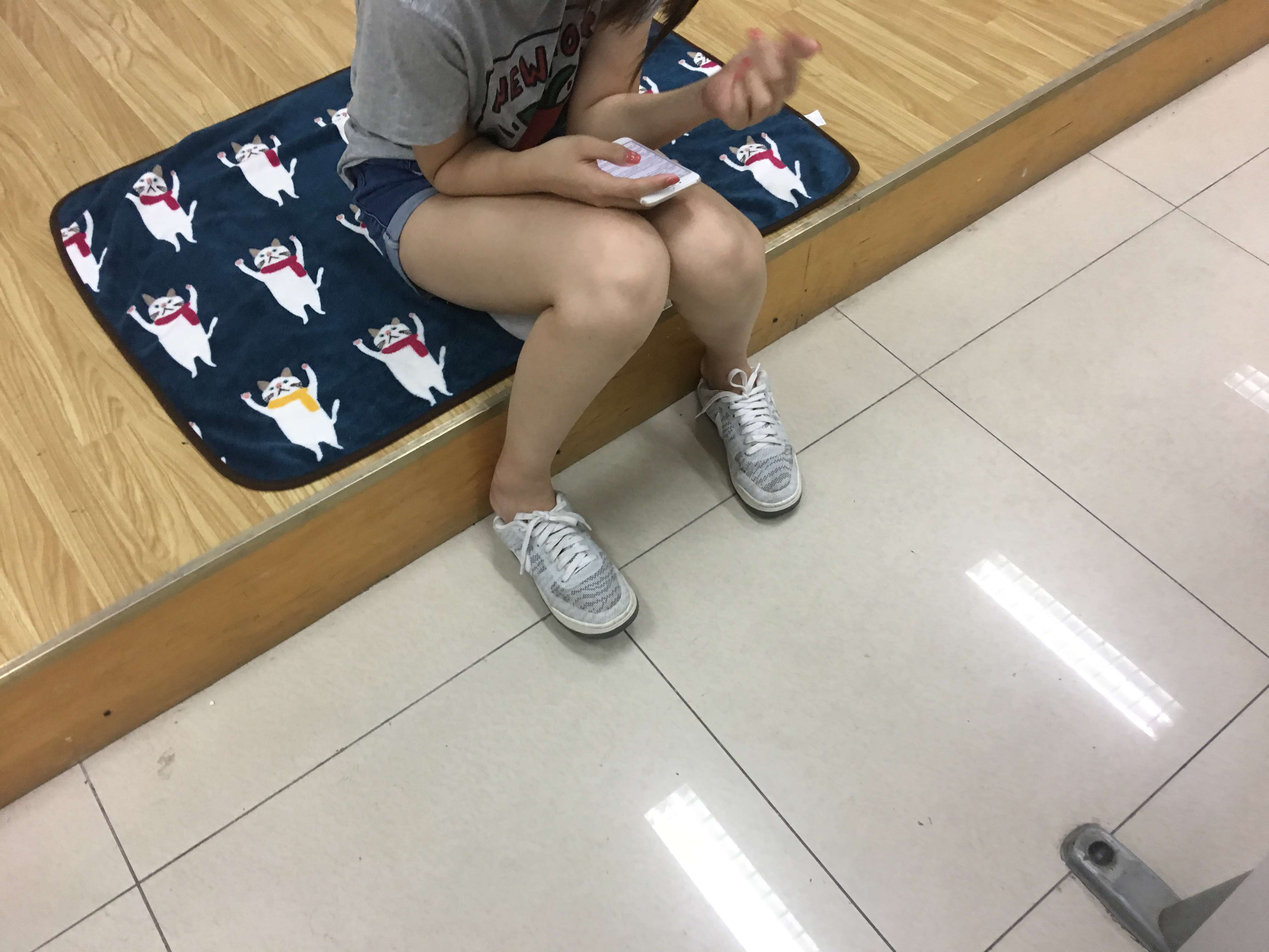 《学妹多套棉袜互换下》作品图