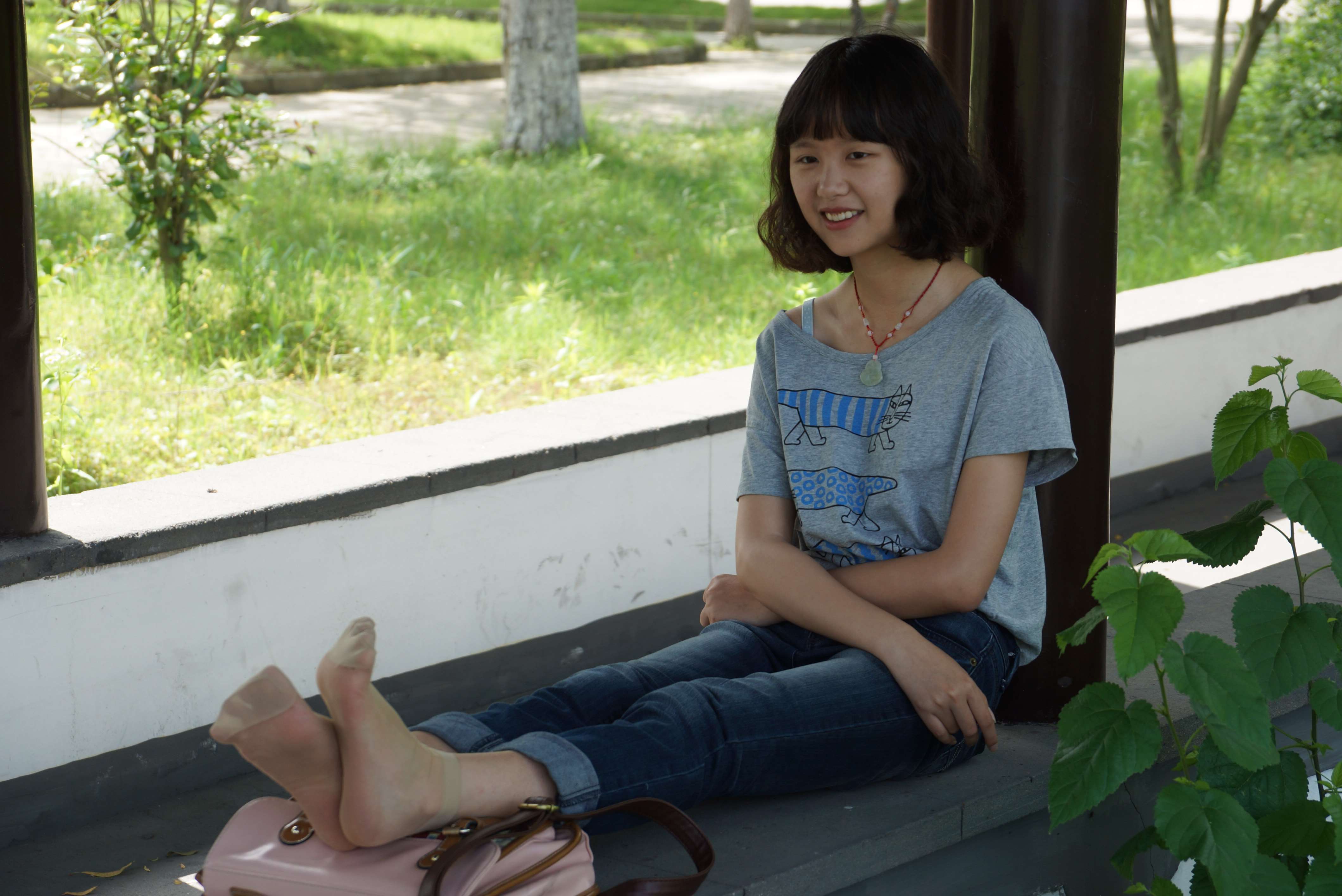 《大一妹子课程较少，被劝来拍摄》作品图