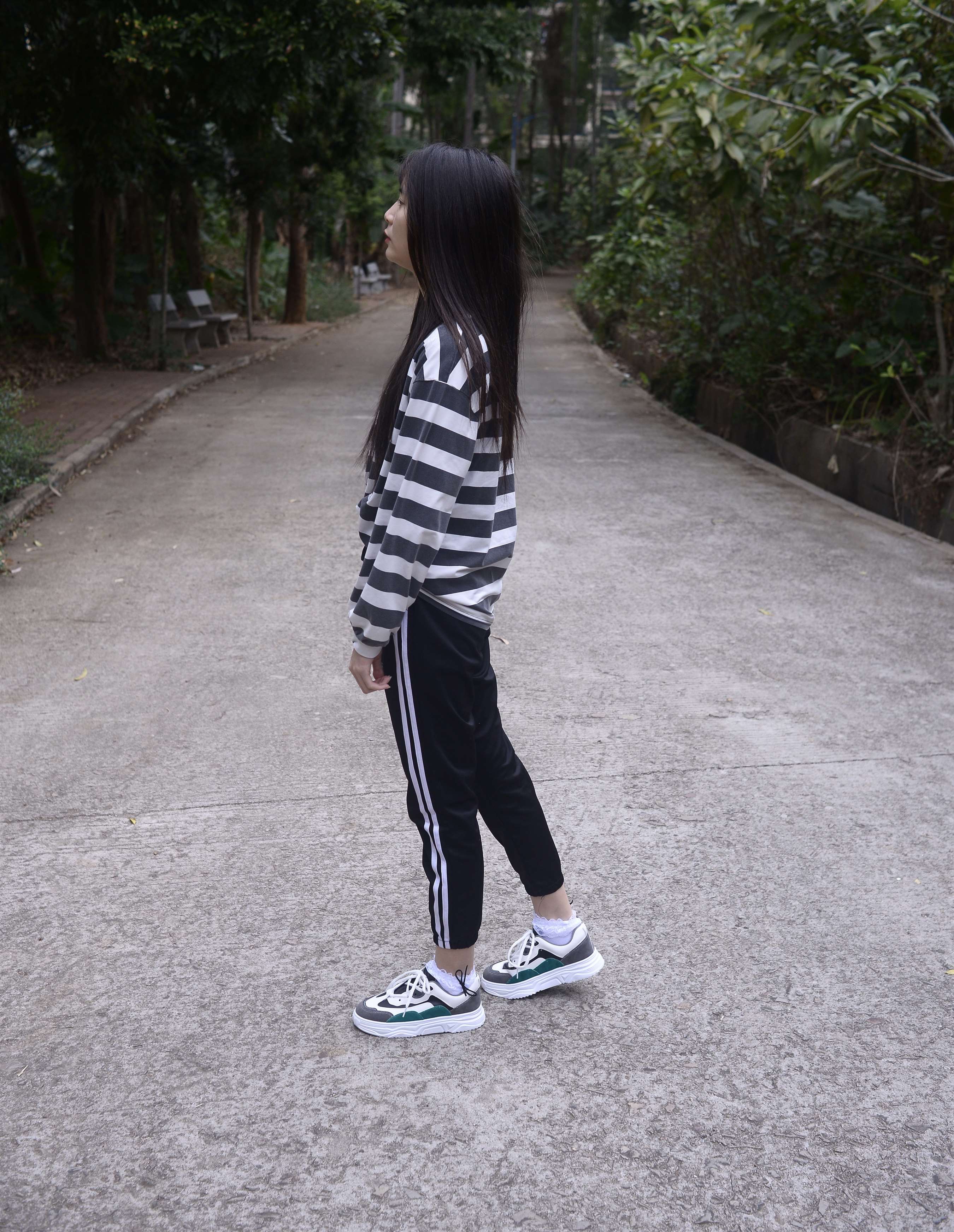 《高中生的公主袜脚+视频1个》作品图