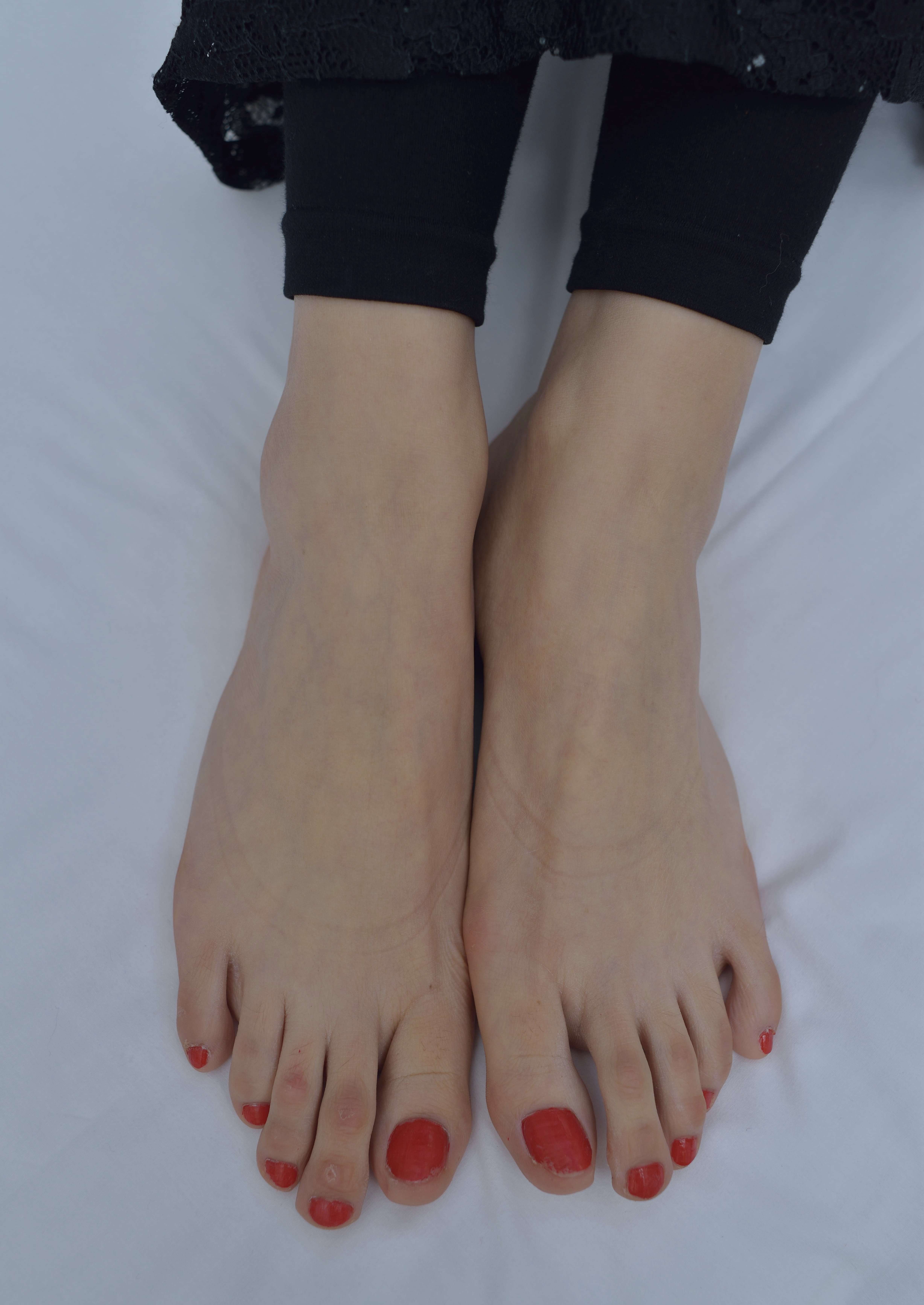 《绒绒裸足脚丫》作品图