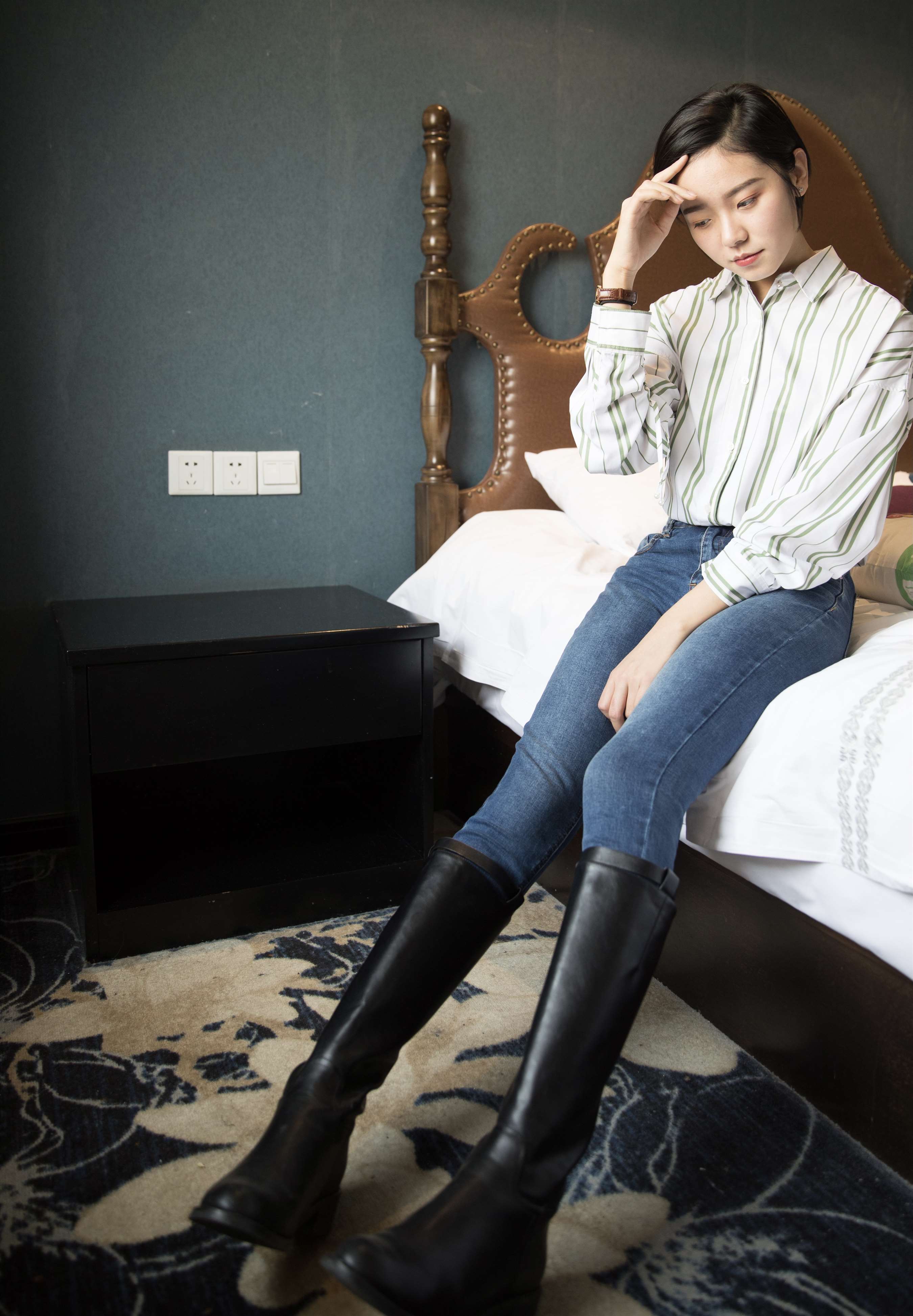 《清纯少女牛仔の棉袜脚【附带视频1个】》作品图