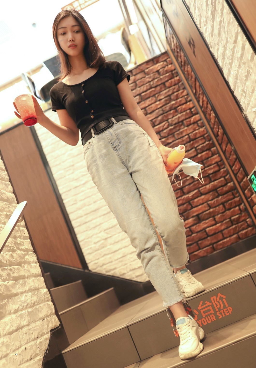 《泡泡的运动鞋の棉袜脚丫》作品图