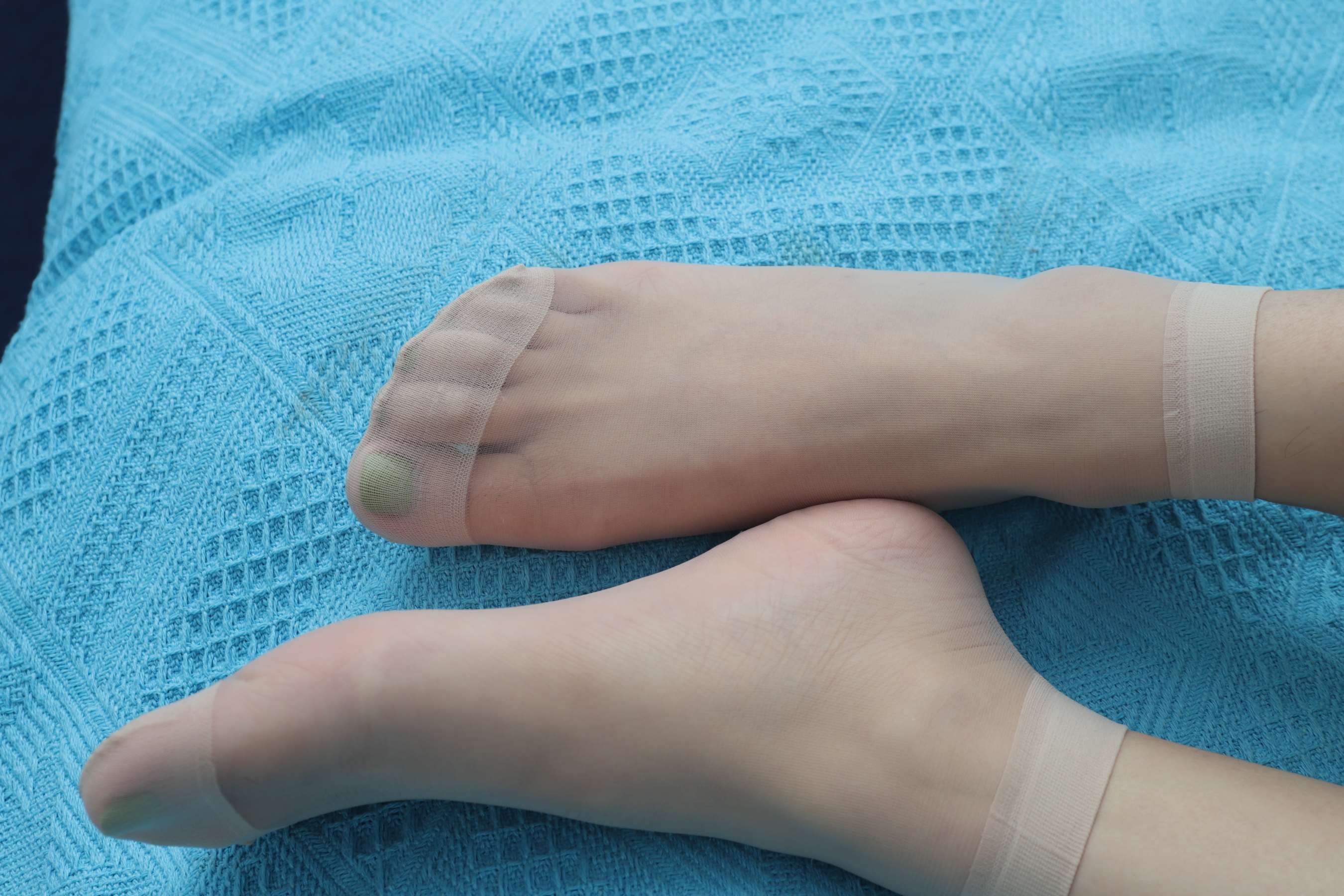 《彩铃的手脚捆起来在足底涂上蛋糕》作品图