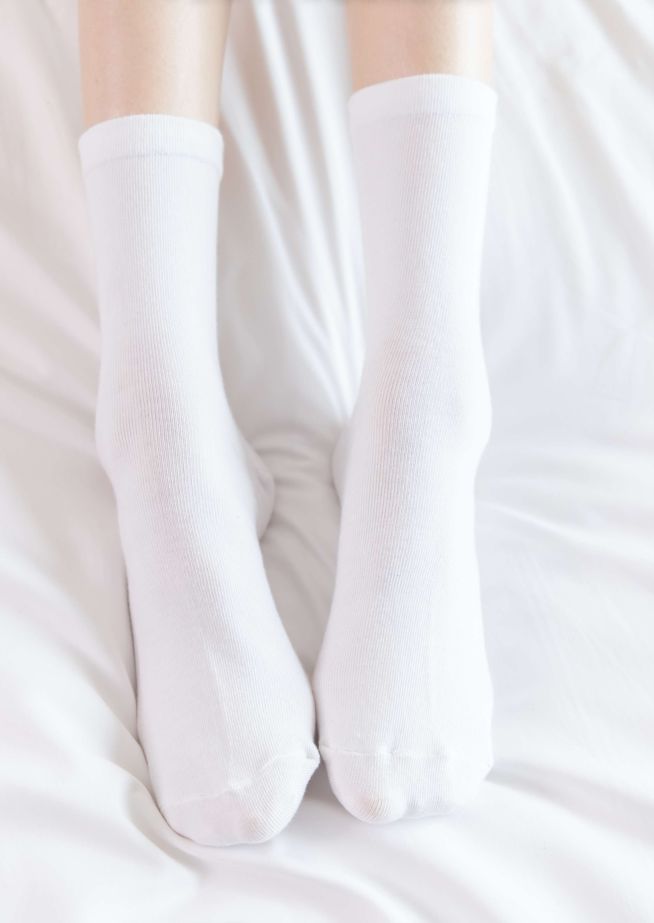 《稚予-板鞋白棉袜の灰色棉船袜》作品图