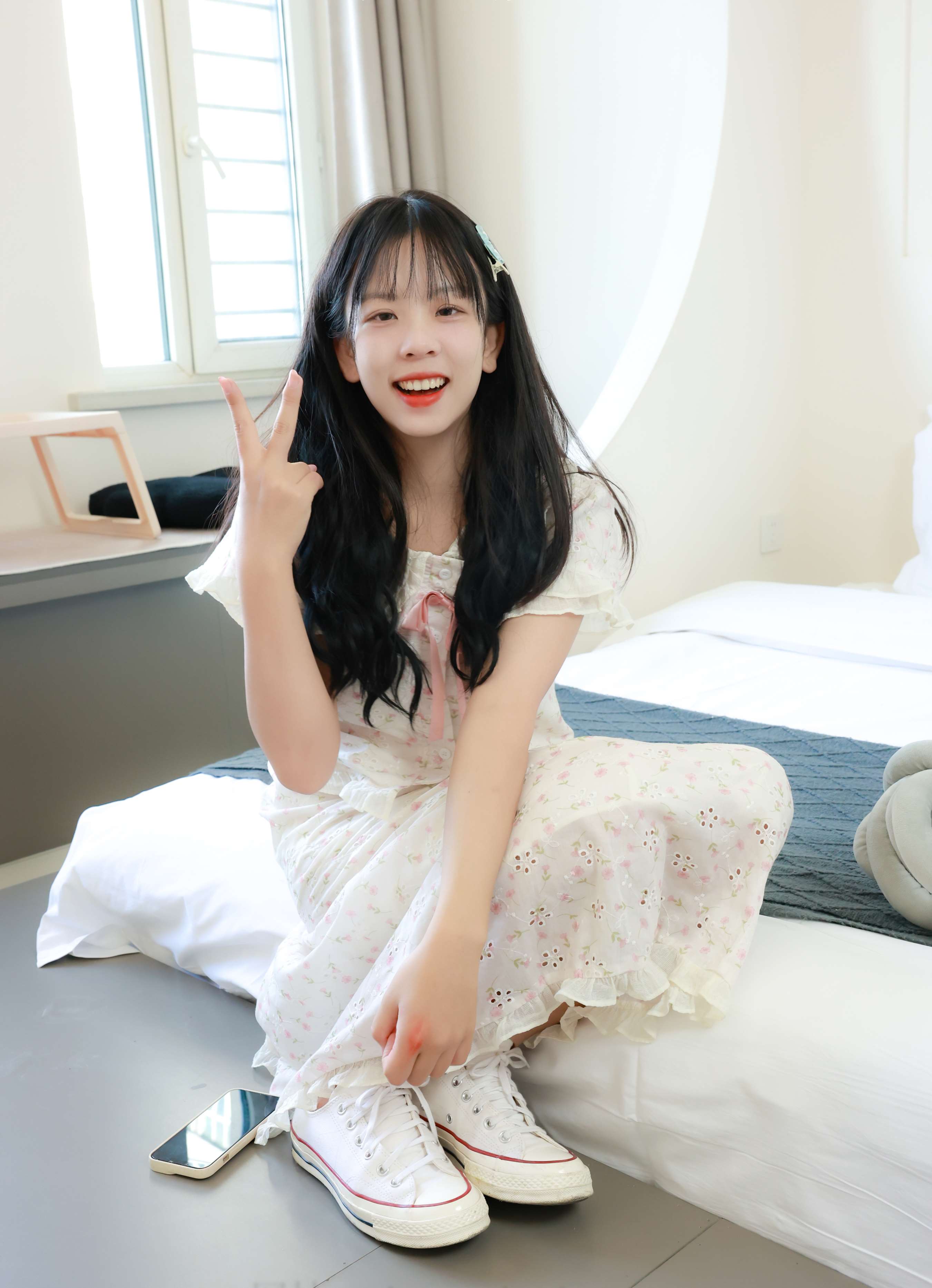 《琳琳连衣裙の嫩足》作品图