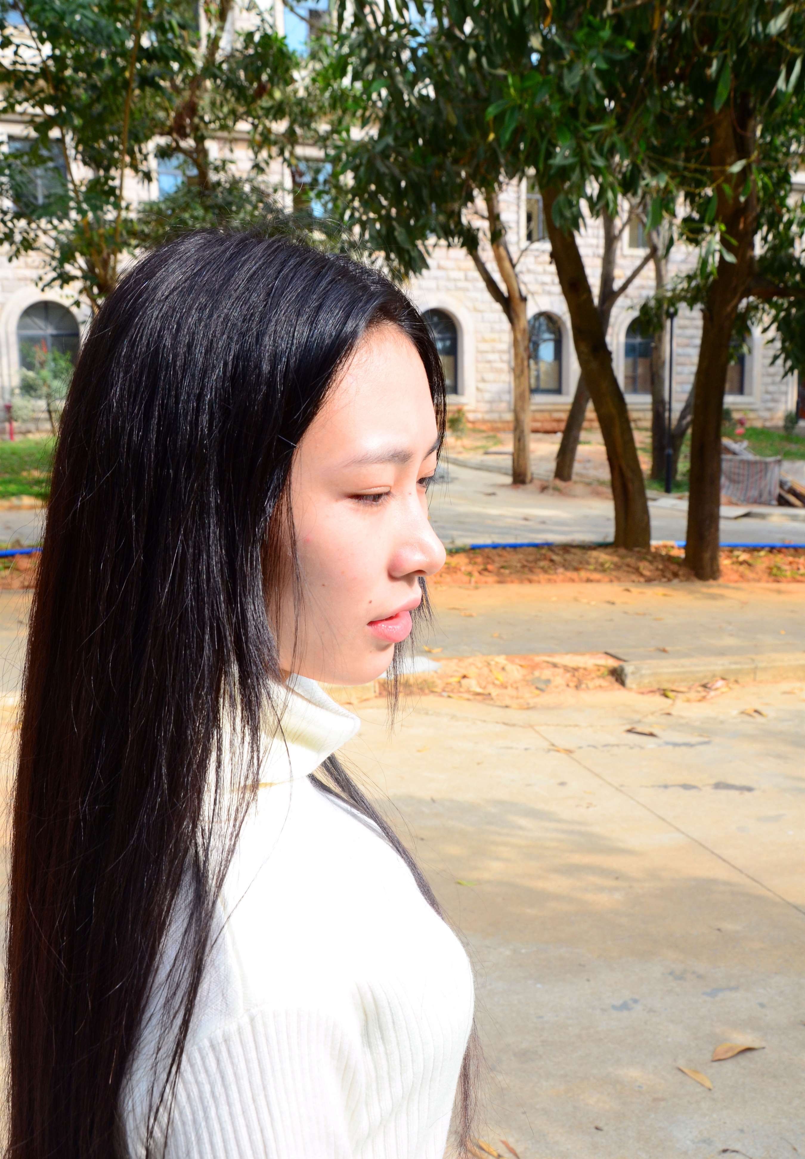 《毛衣裙の白棉袜脚》作品图