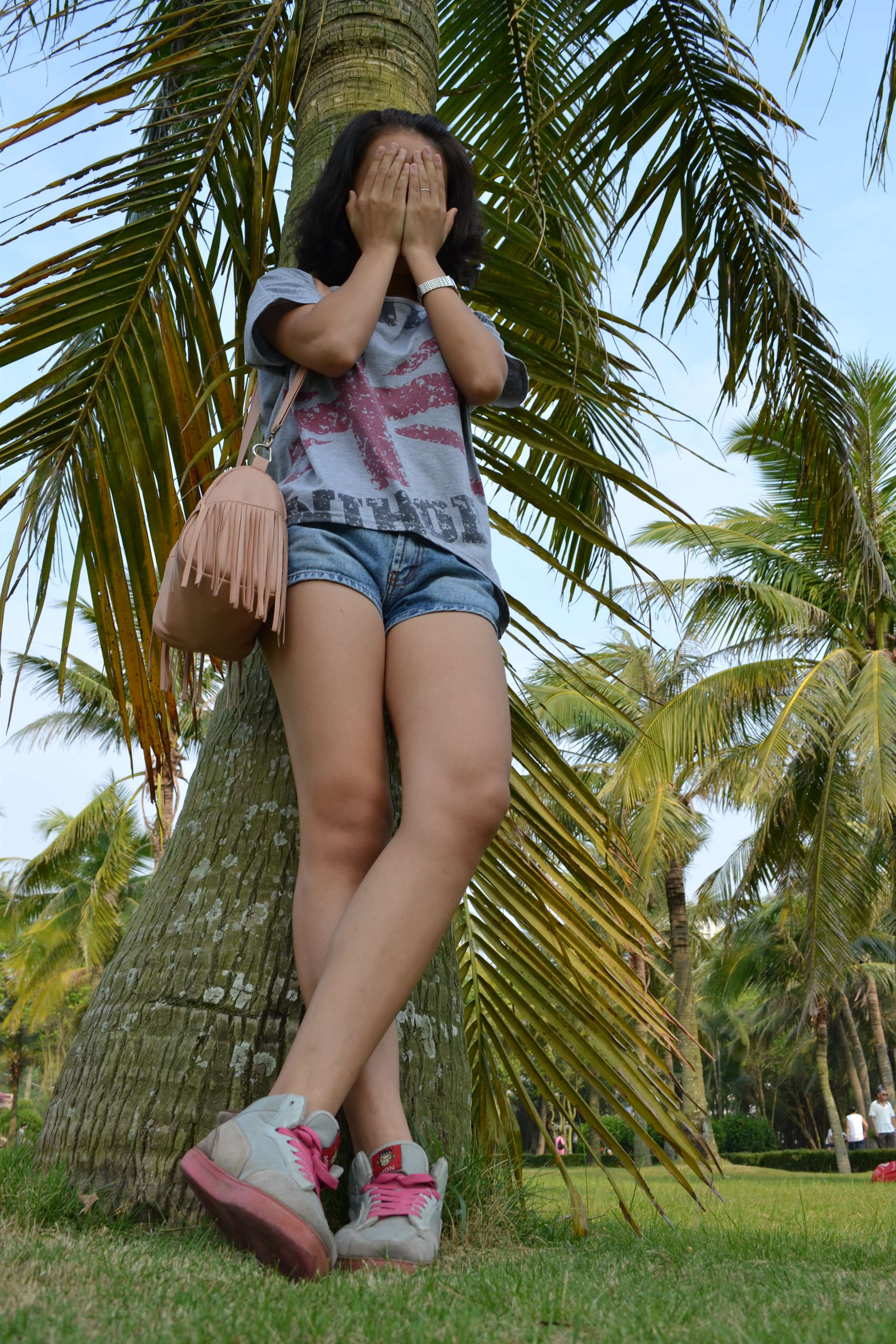 《学妹wenwen草地上的船袜脚》作品图