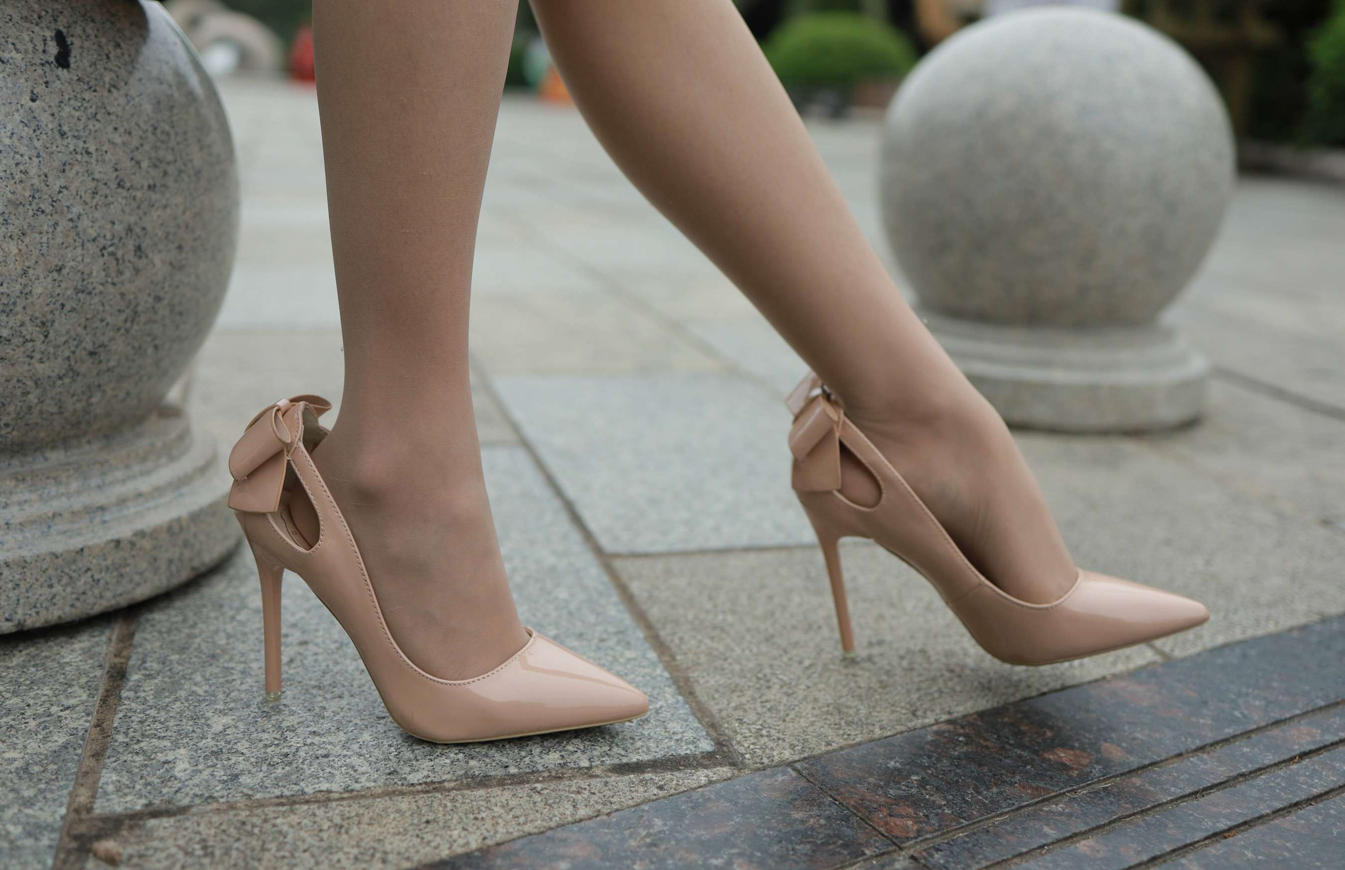 《婉苹《公园偶遇美女》》作品图