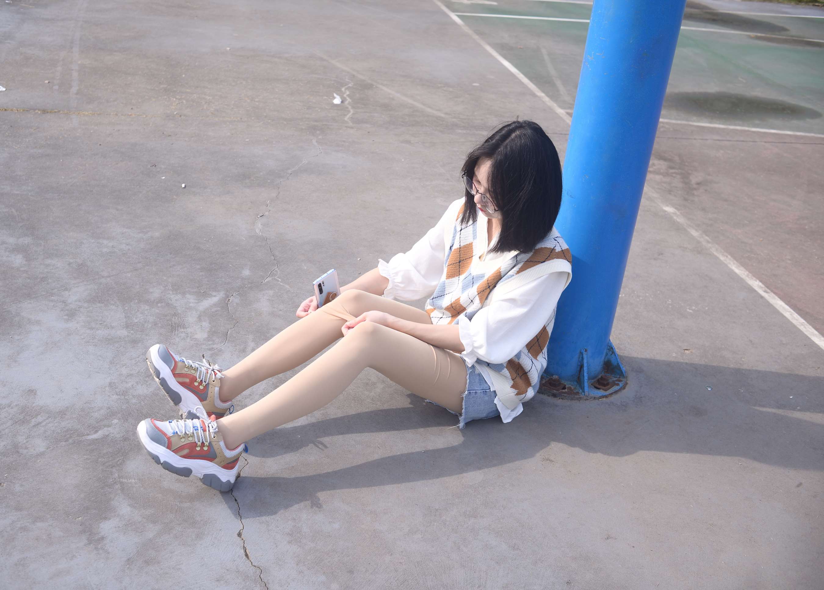 《小伊 春天的花开满了墙》作品图