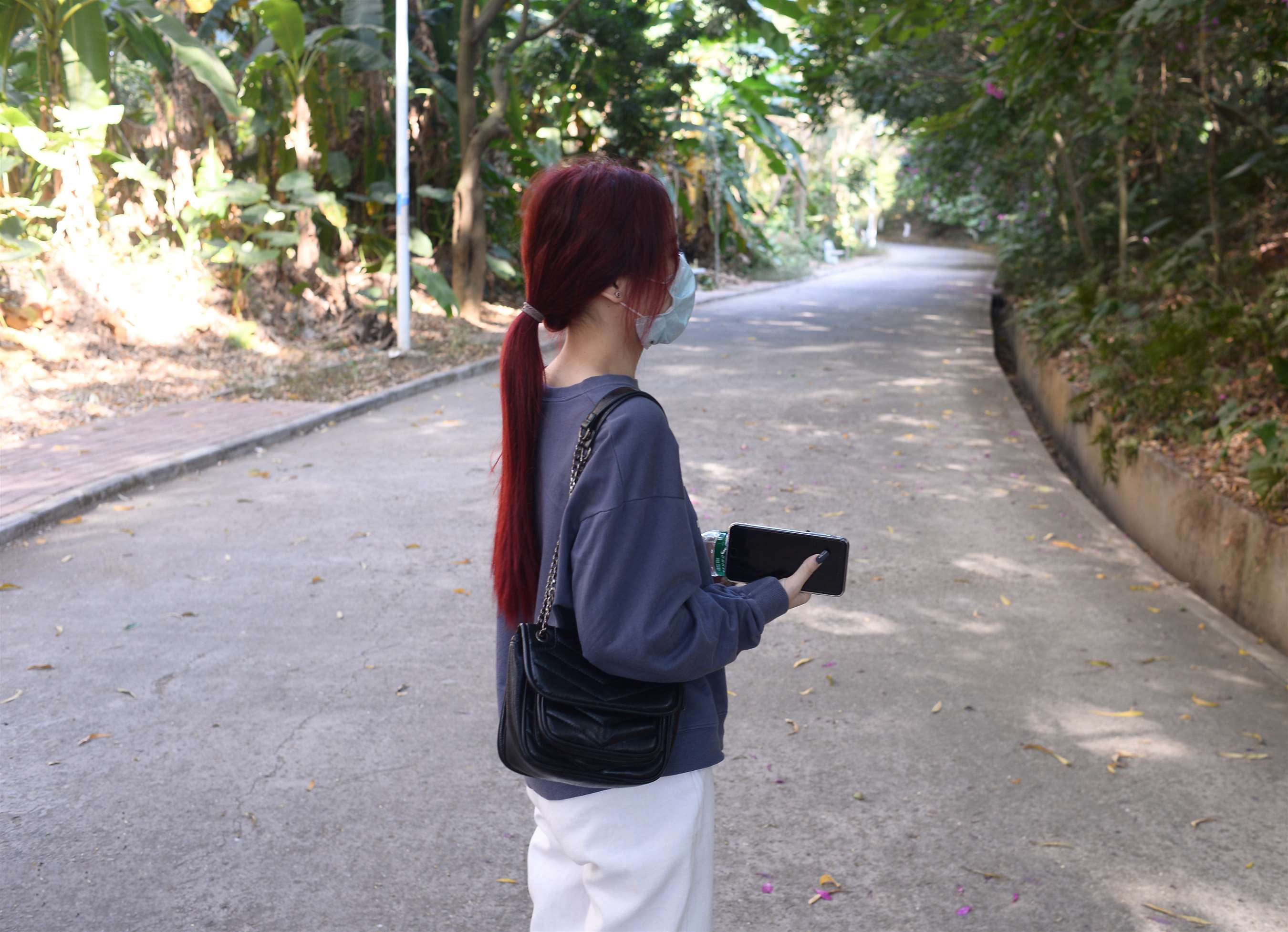 《公园约拍帆布鞋の棉袜脚》作品图